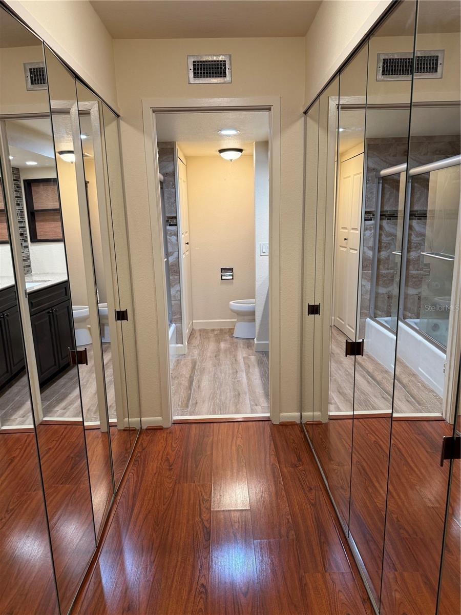 Image 7 of 16 For 400 Island Way 505