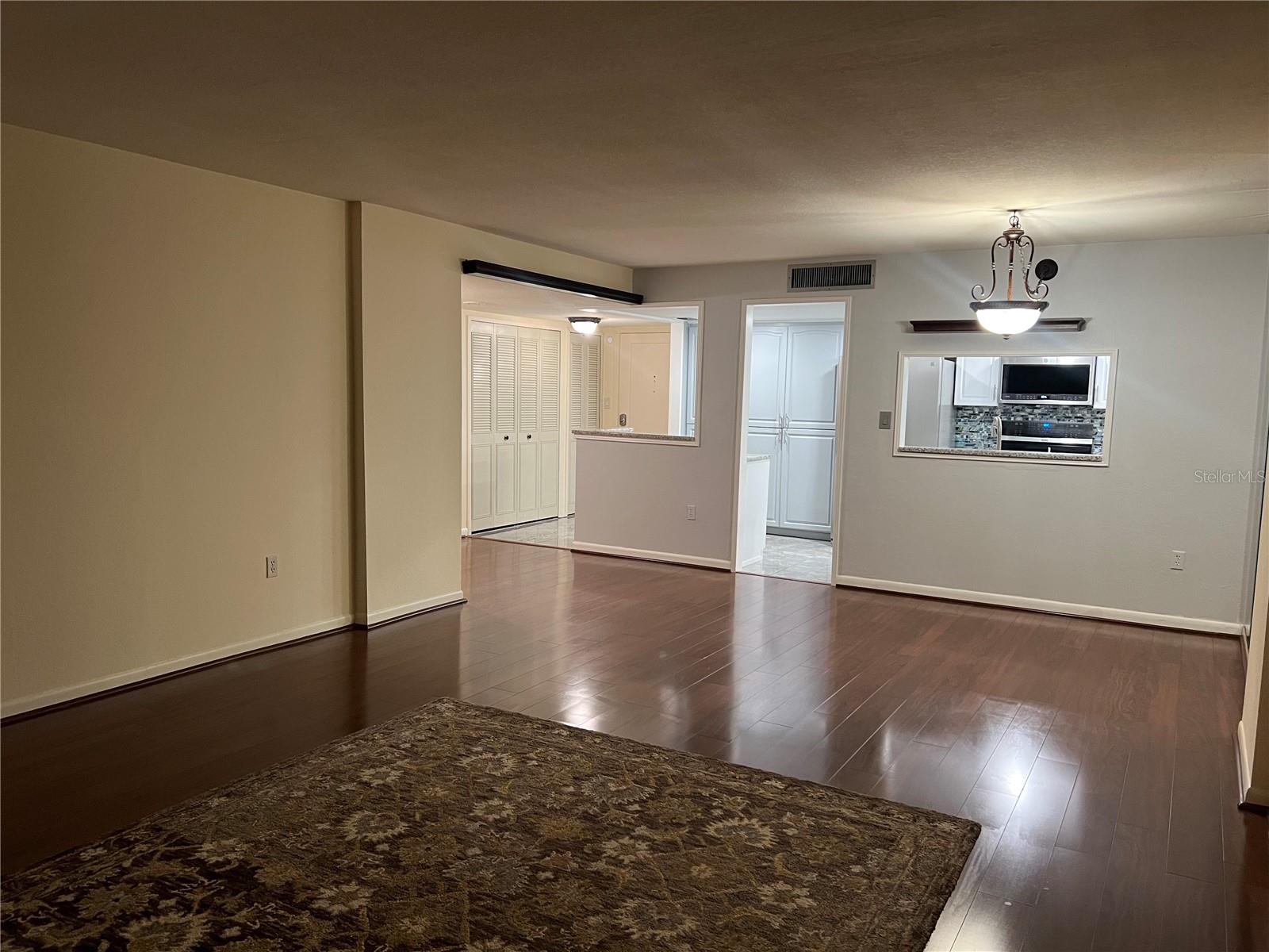 Image 8 of 16 For 400 Island Way 505