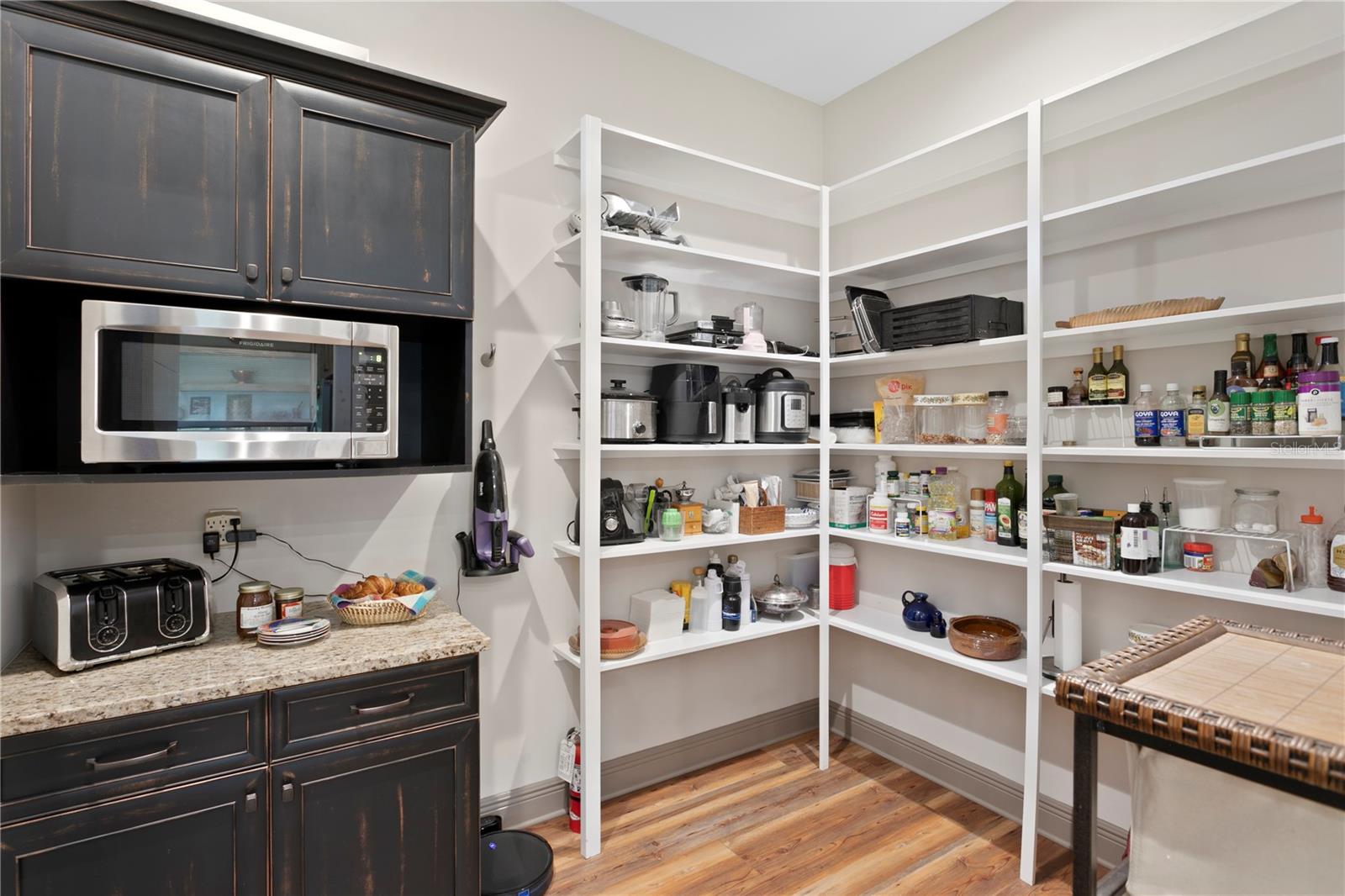 Image 13 of 99 For 7508 Ola Avenue