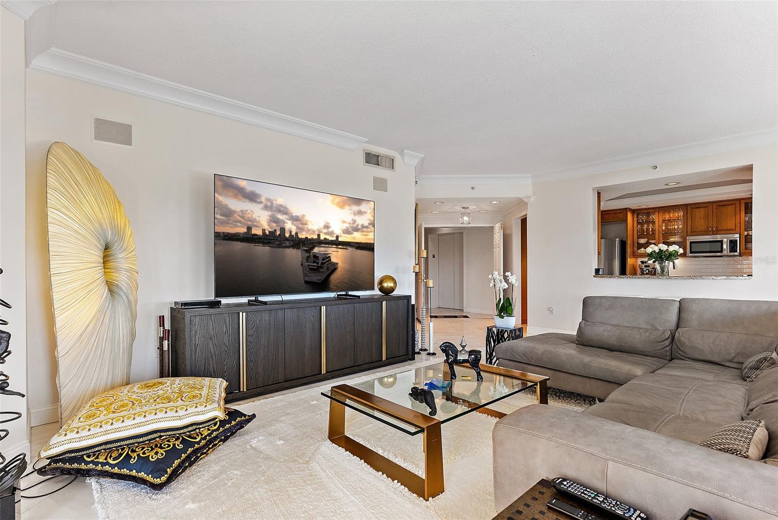 Image 2 of 66 For 555 5th Avenue Ne 424