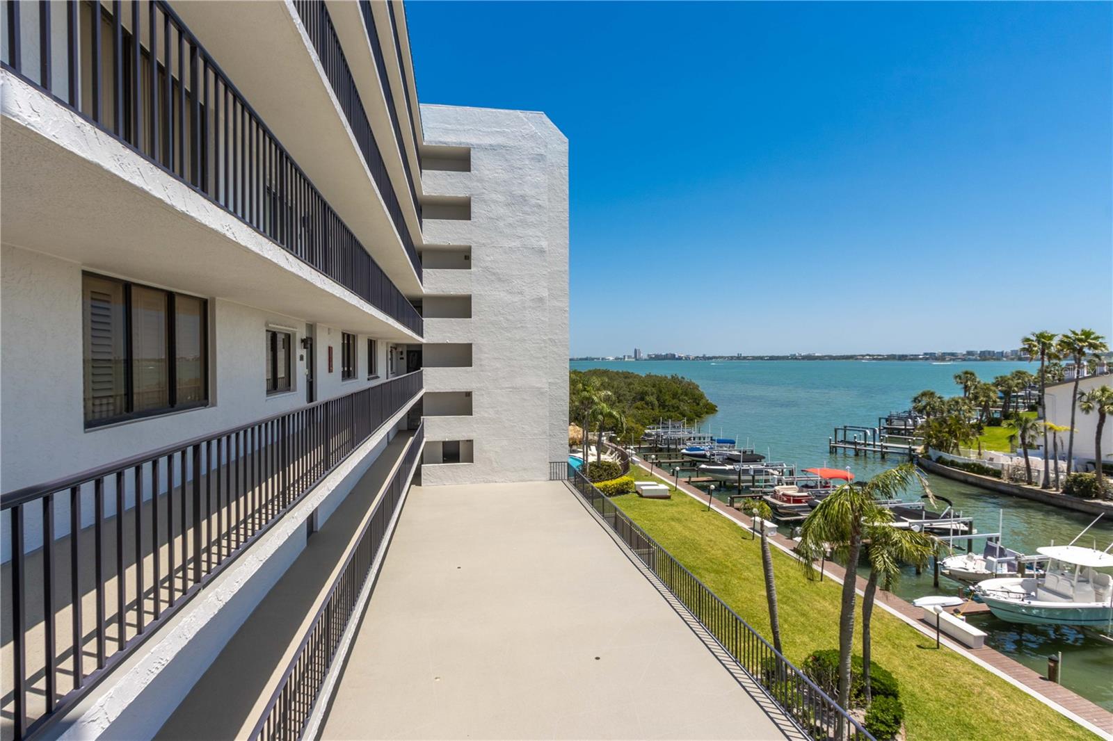 Image 19 of 71 For 1581 Gulf Boulevard 301n