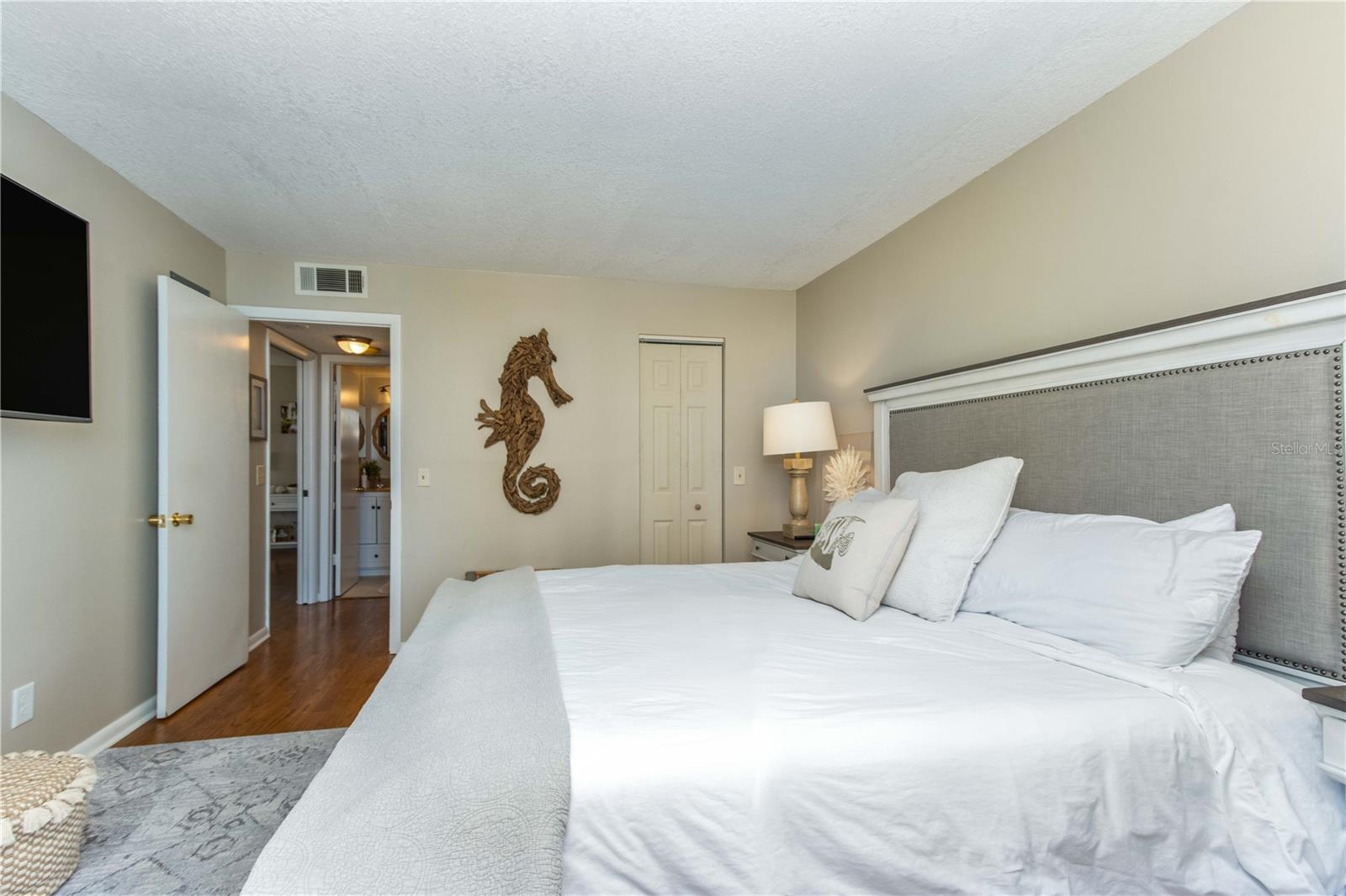 Image 38 of 71 For 1581 Gulf Boulevard 301n
