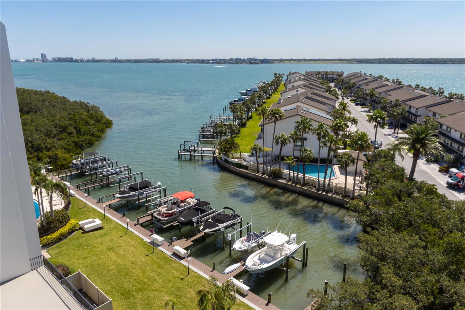 Image 43 of 71 For 1581 Gulf Boulevard 301n