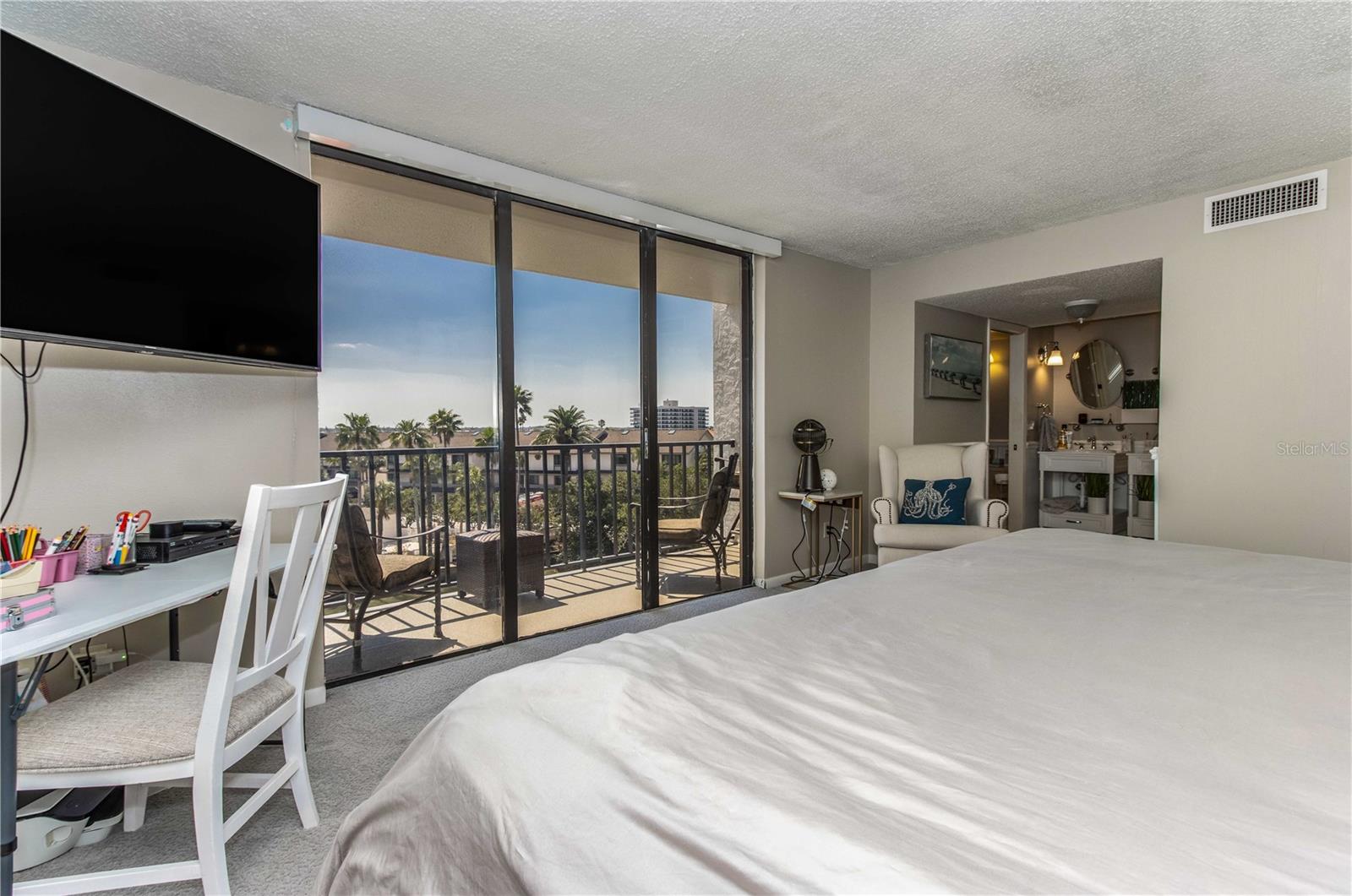 Image 45 of 71 For 1581 Gulf Boulevard 301n