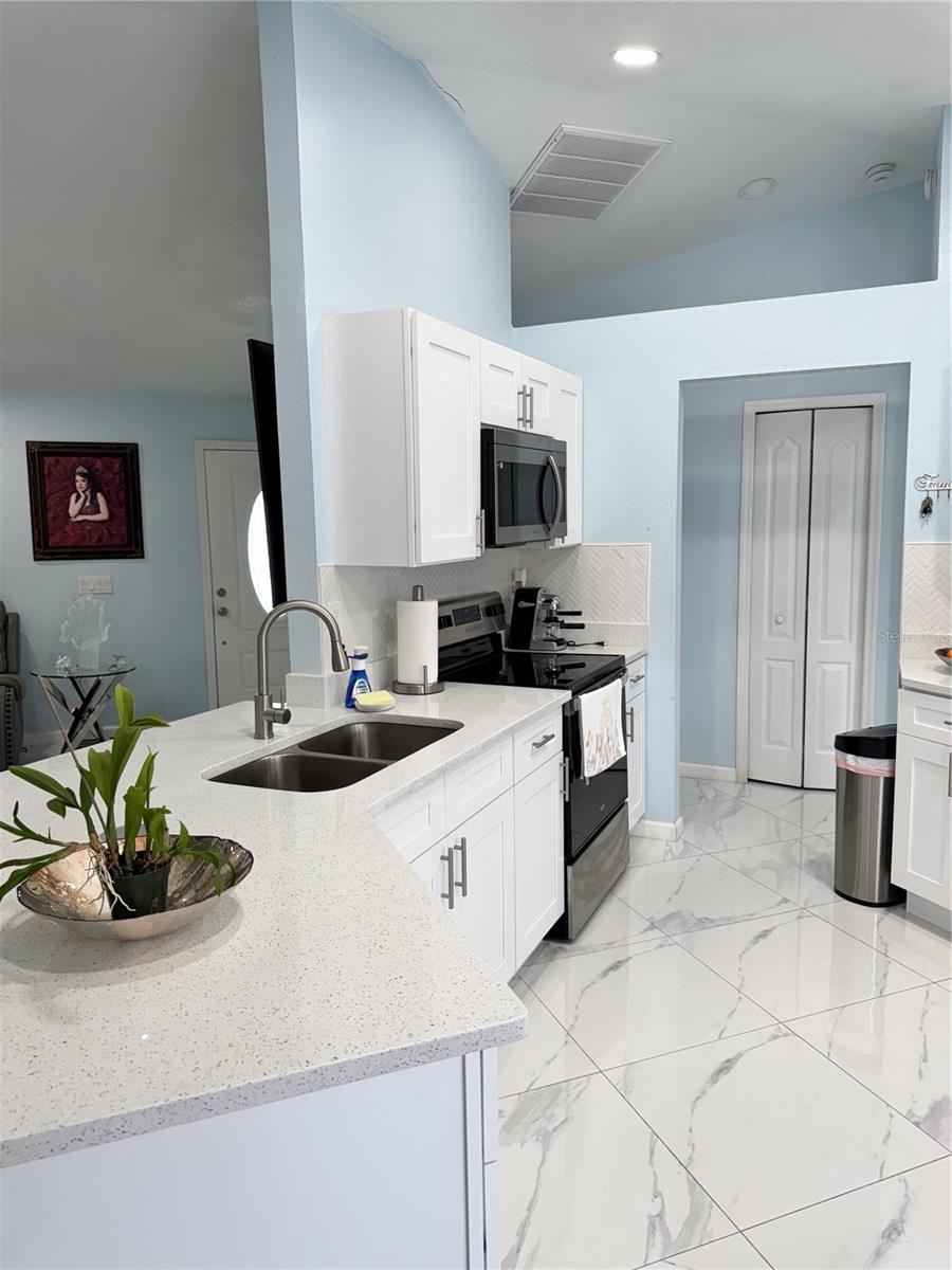 Image 12 of 26 For 12447 Drysdale Street