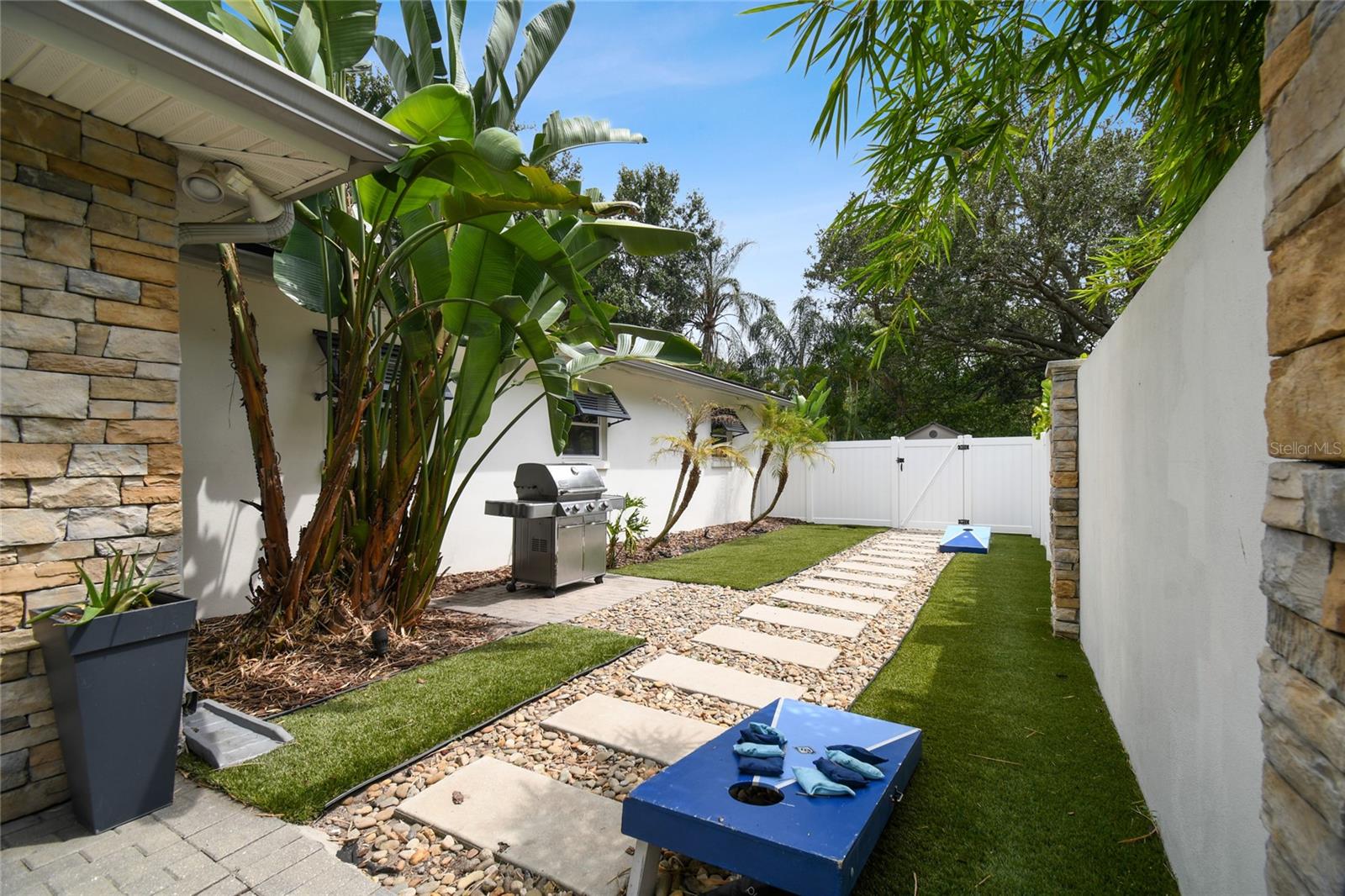 Image 29 of 36 For 3304 El Prado Boulevard