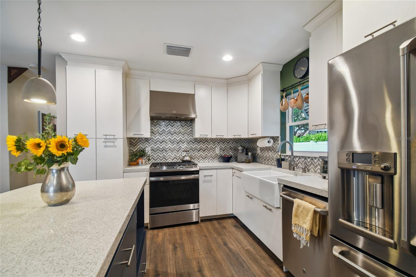 Image 8 of 36 For 3304 El Prado Boulevard