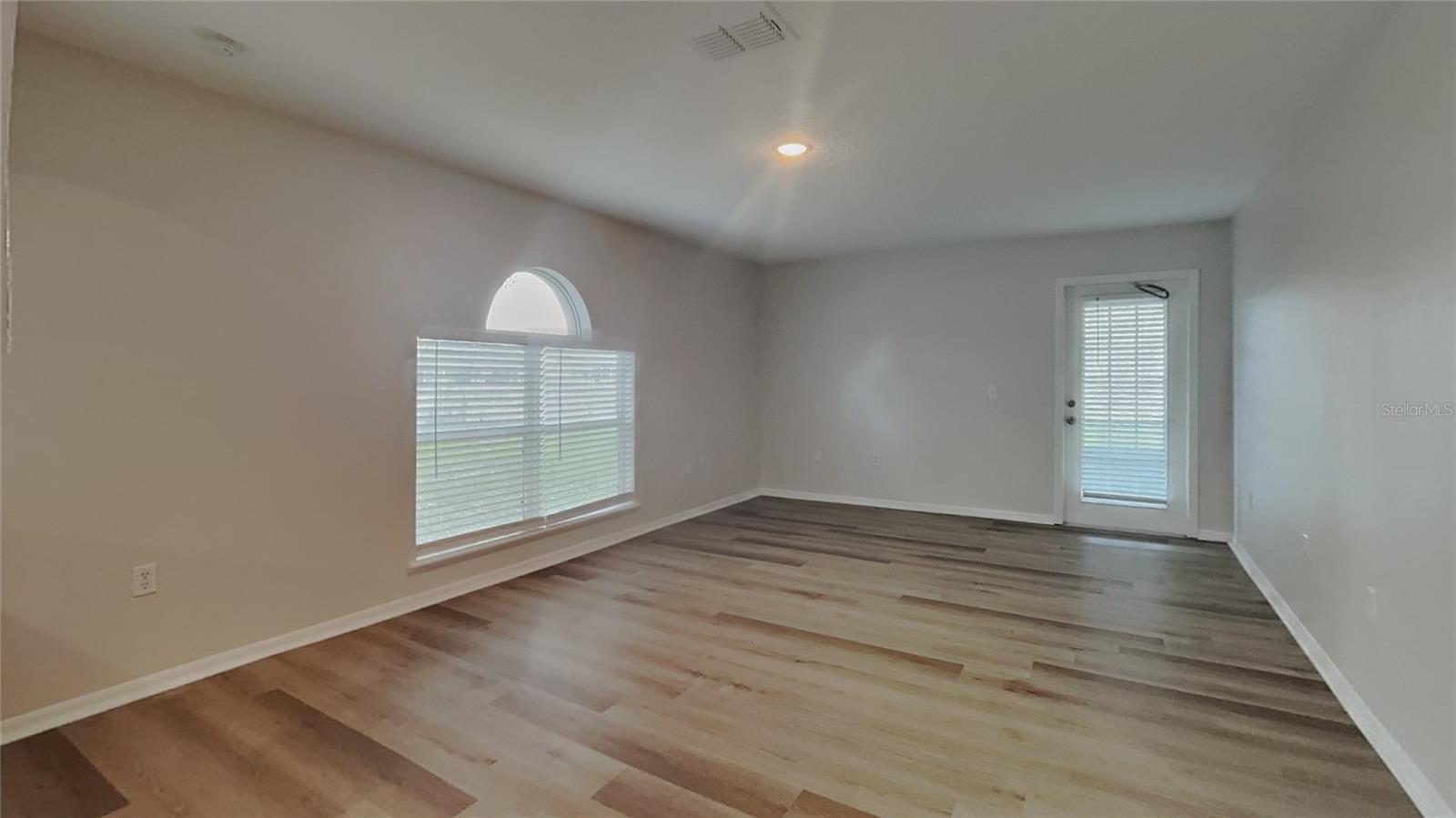 Image 3 of 17 For 105 Evergreen Drive