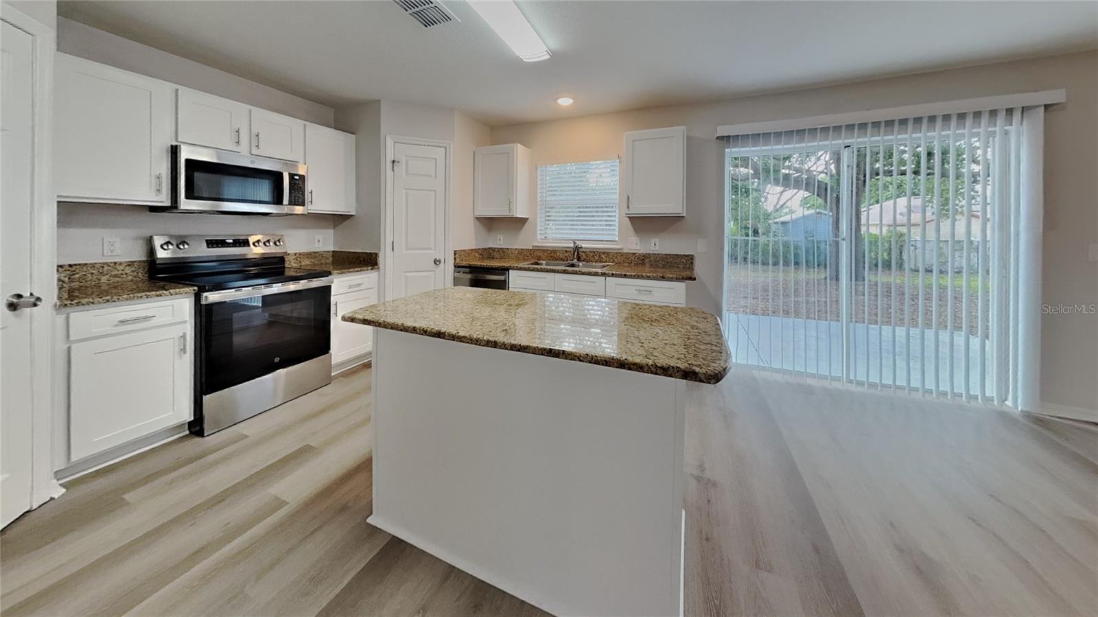 Image 4 of 17 For 105 Evergreen Drive