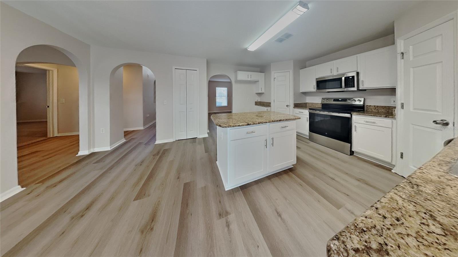 Image 5 of 17 For 105 Evergreen Drive