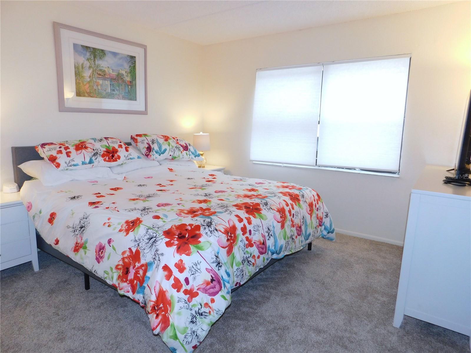 Image 21 of 32 For 207 Woodlake Wynde  207