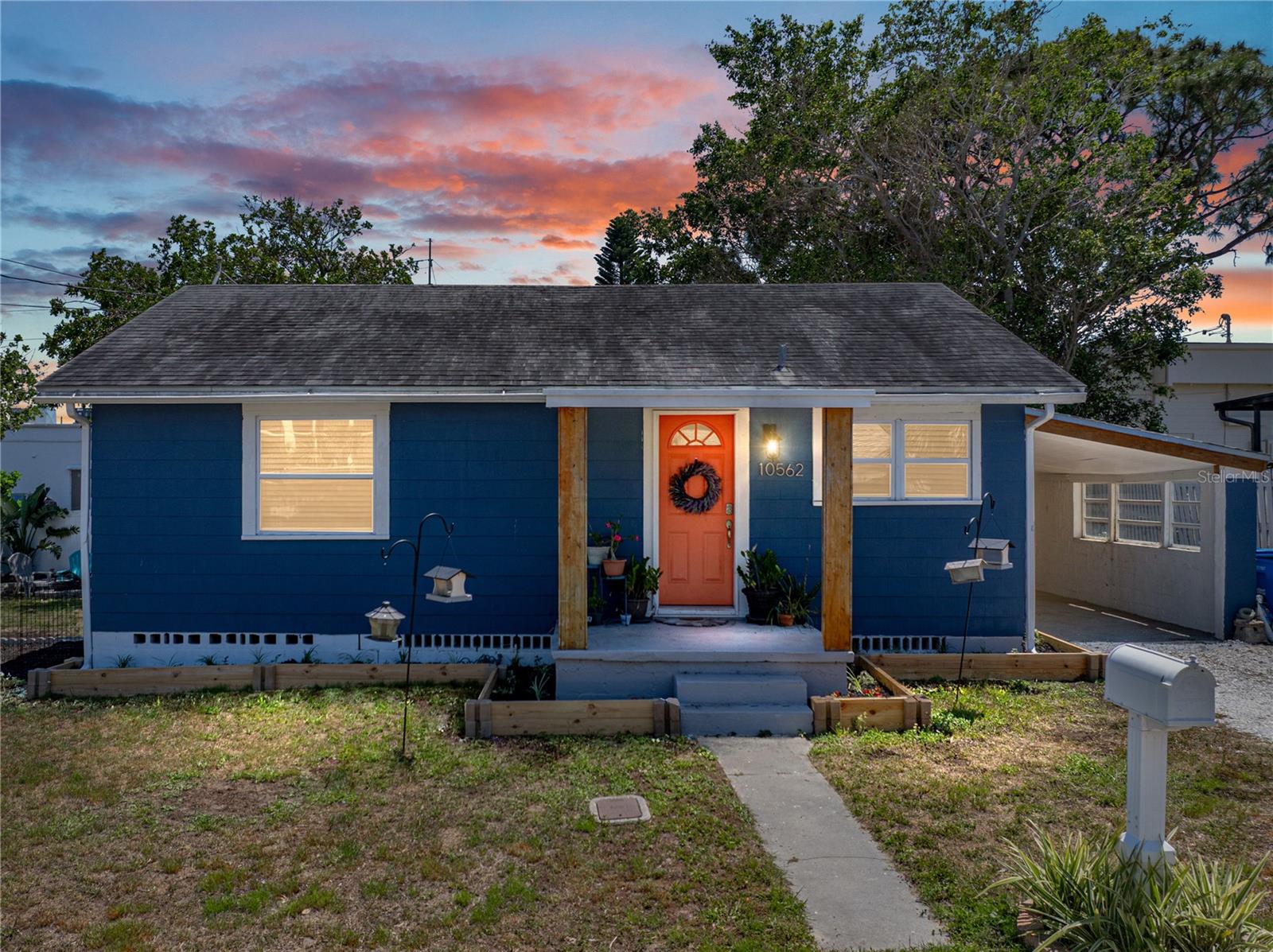 Details for 10562 Lake Drive, SEMINOLE, FL 33772