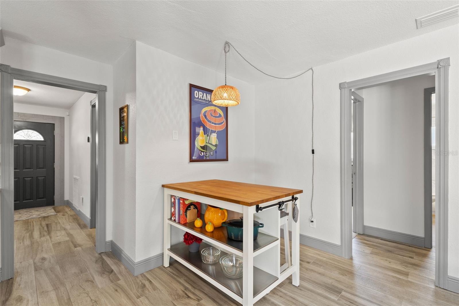 Image 11 of 26 For 914 Woodland Drive