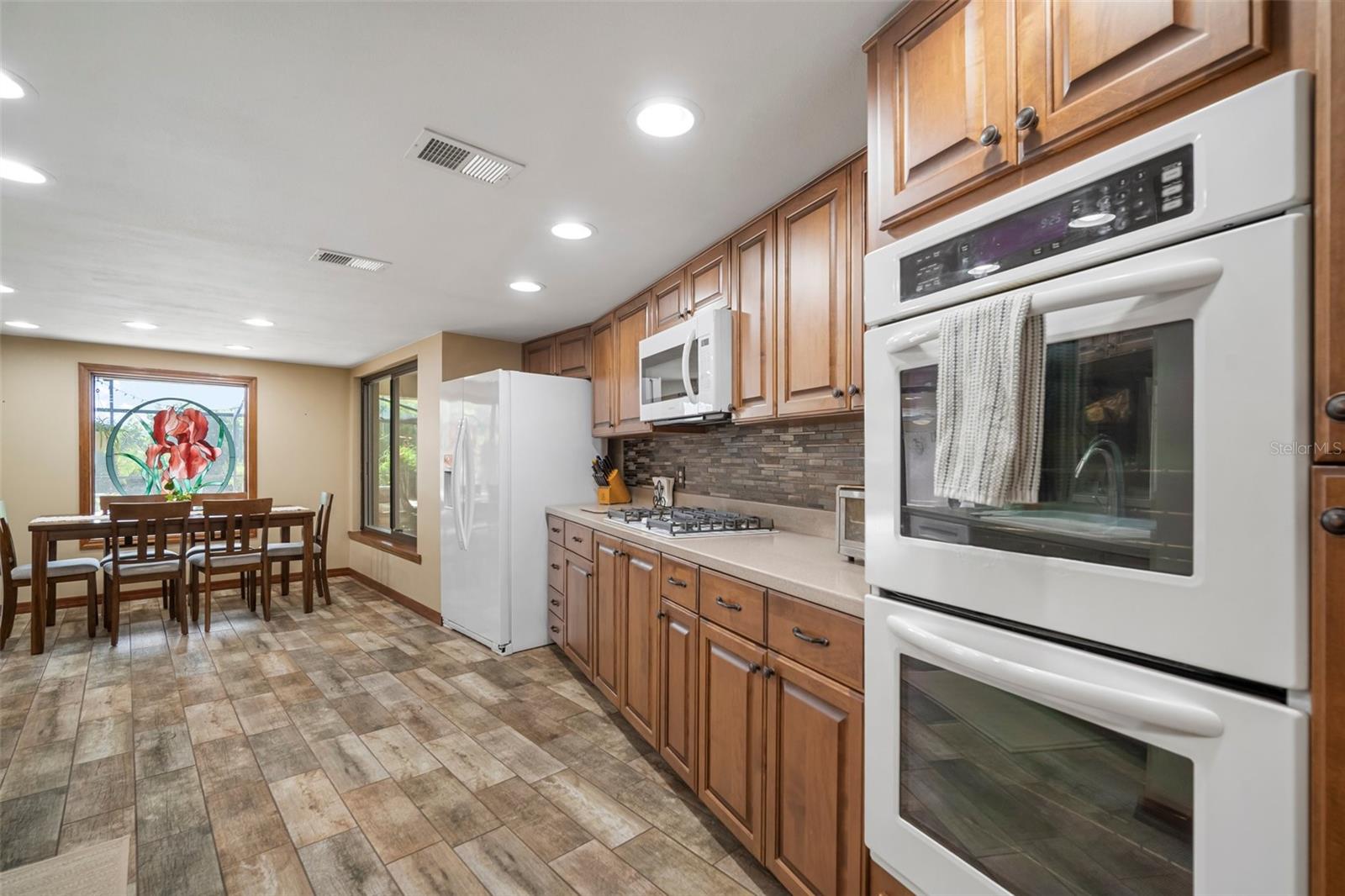 Listing photo id 8 for 3427 Forest Bridge Circle