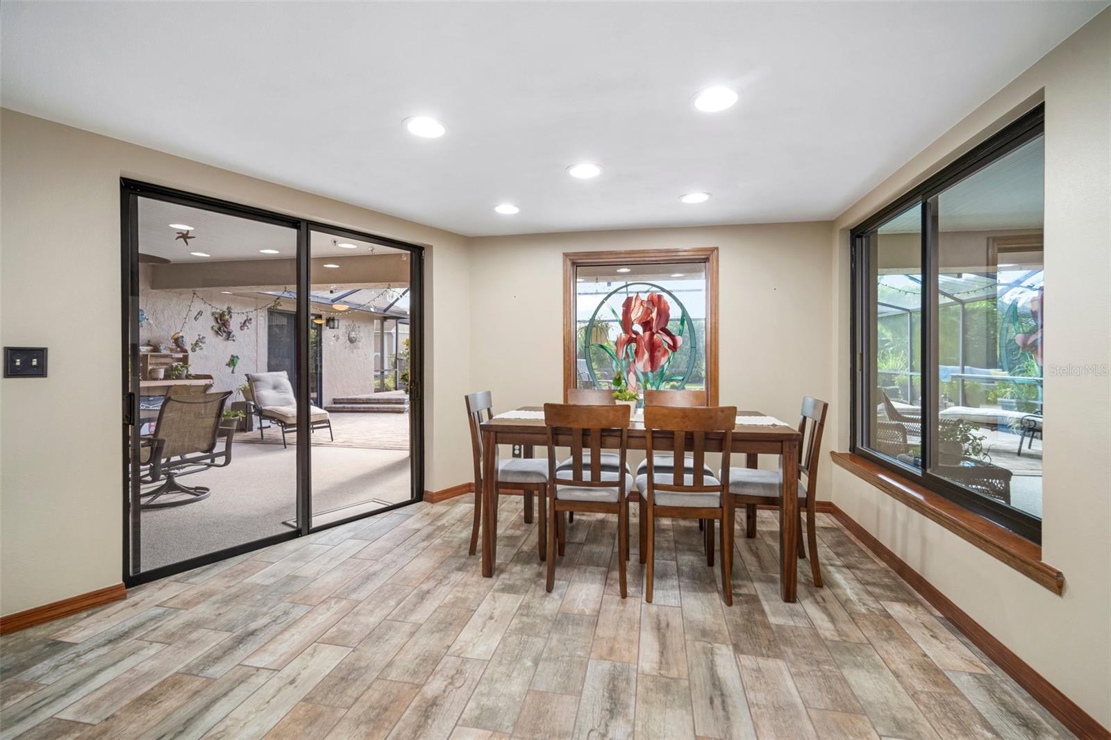 Listing photo id 10 for 3427 Forest Bridge Circle
