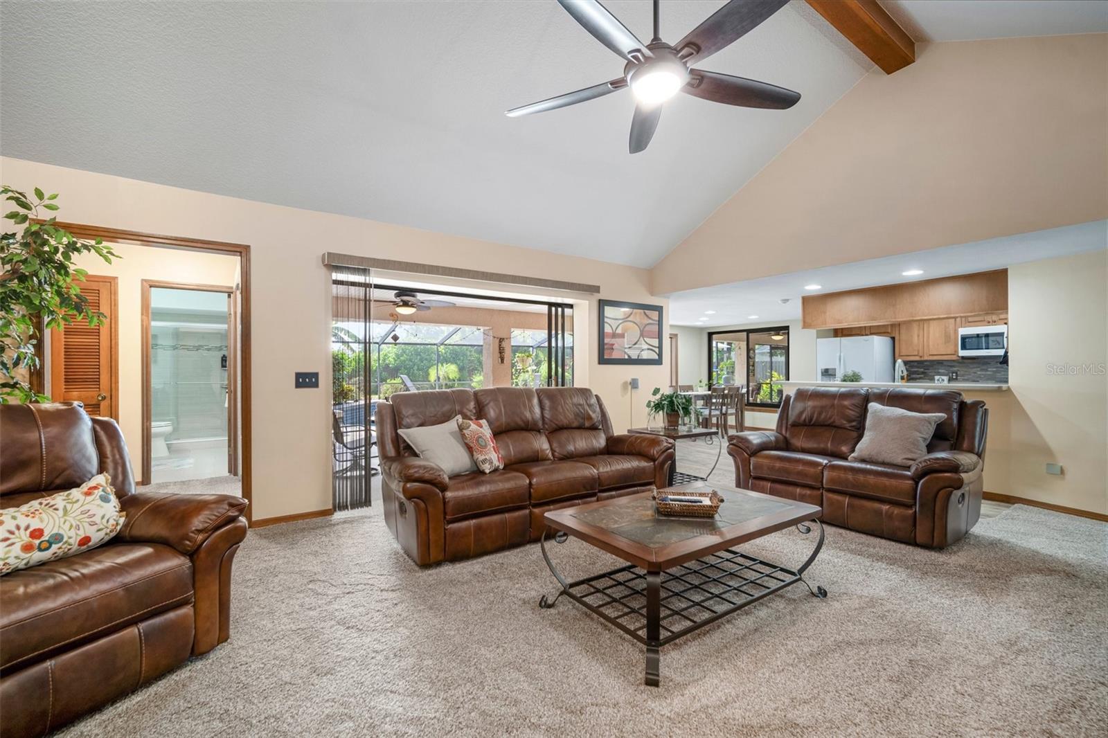 Listing photo id 13 for 3427 Forest Bridge Circle