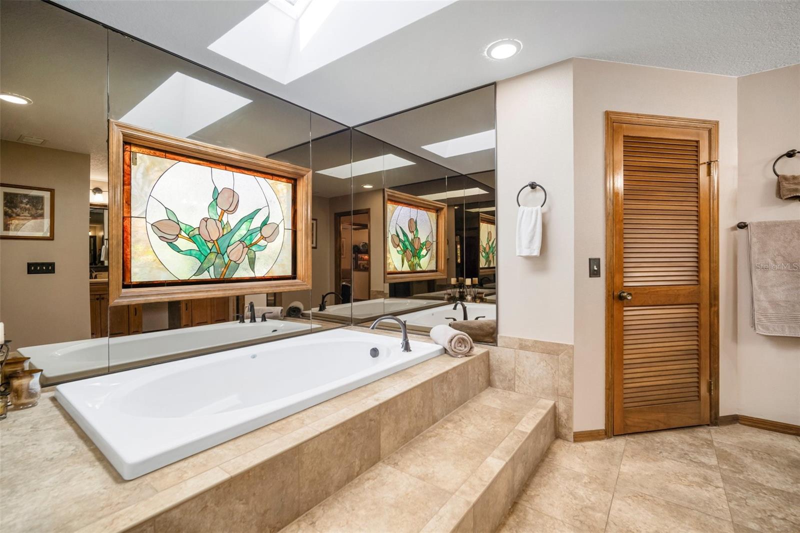 Listing photo id 18 for 3427 Forest Bridge Circle