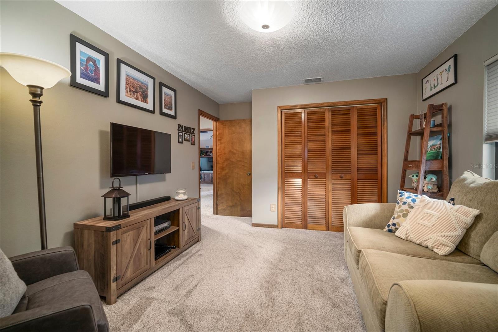 Listing photo id 24 for 3427 Forest Bridge Circle