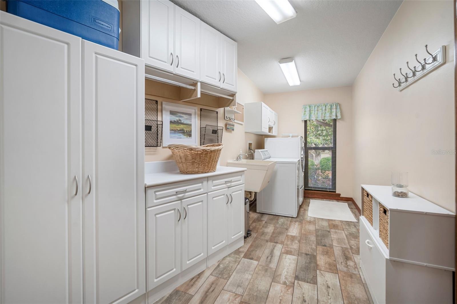 Listing photo id 28 for 3427 Forest Bridge Circle