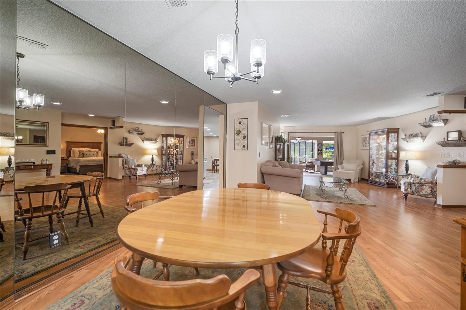Listing photo id 3 for 3427 Forest Bridge Circle