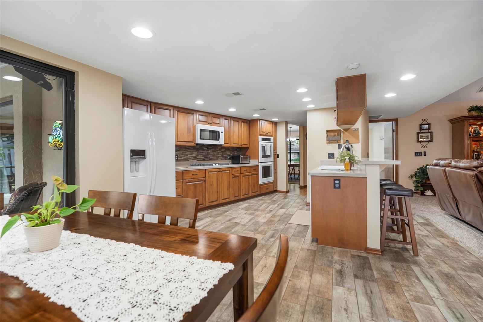 Listing photo id 7 for 3427 Forest Bridge Circle