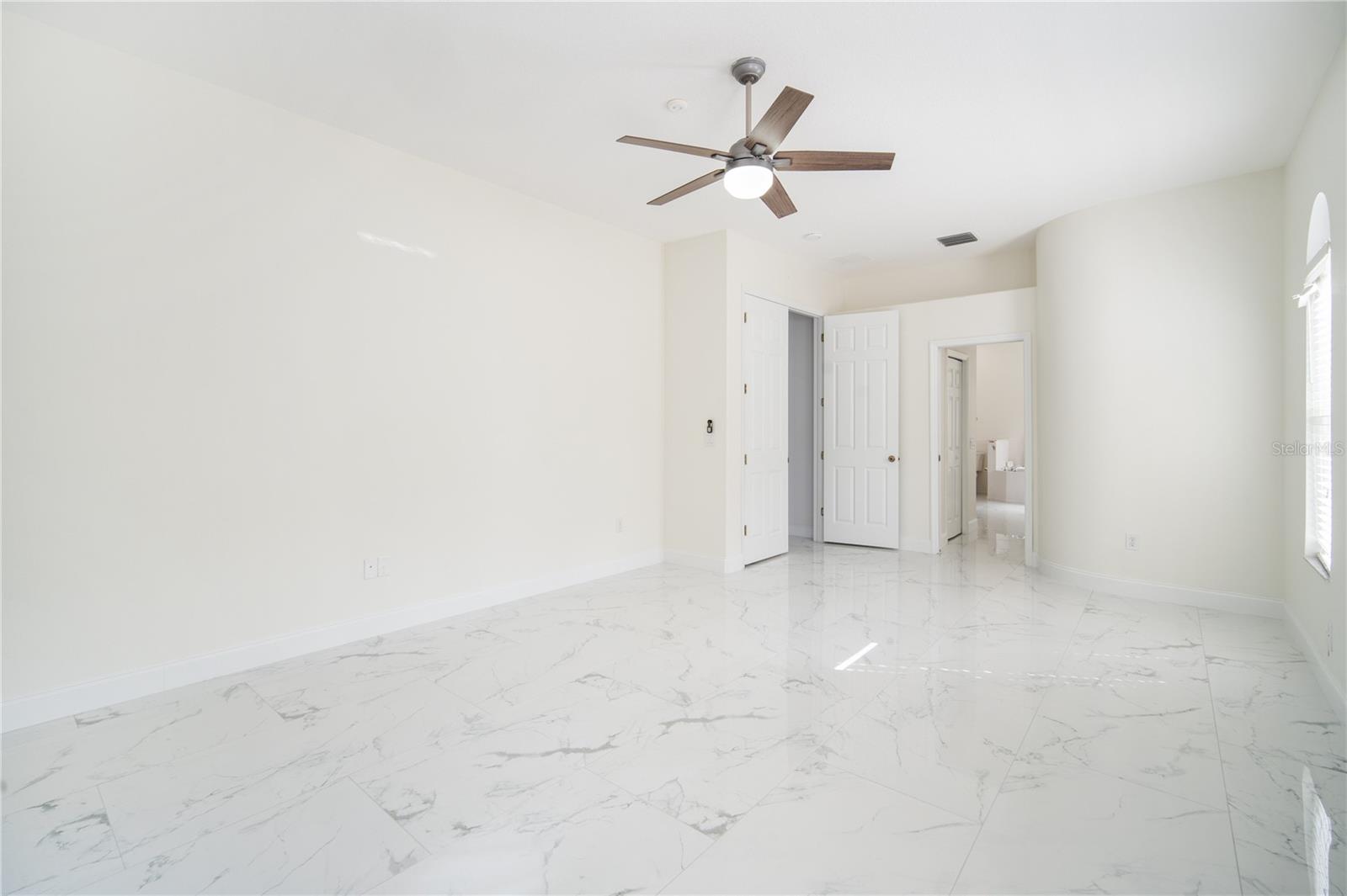 Image 16 of 29 For 9901 Kingshyre Way