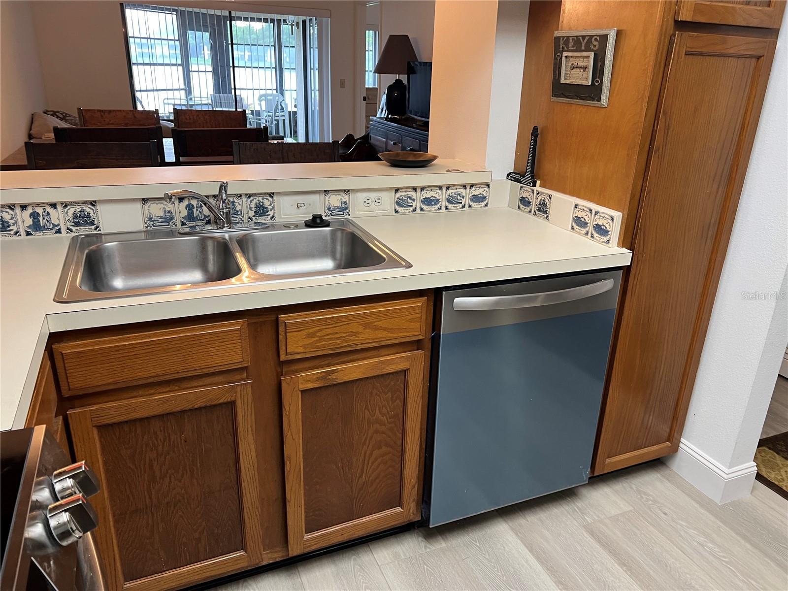 Image 11 of 53 For 333 Woodlake Wynde