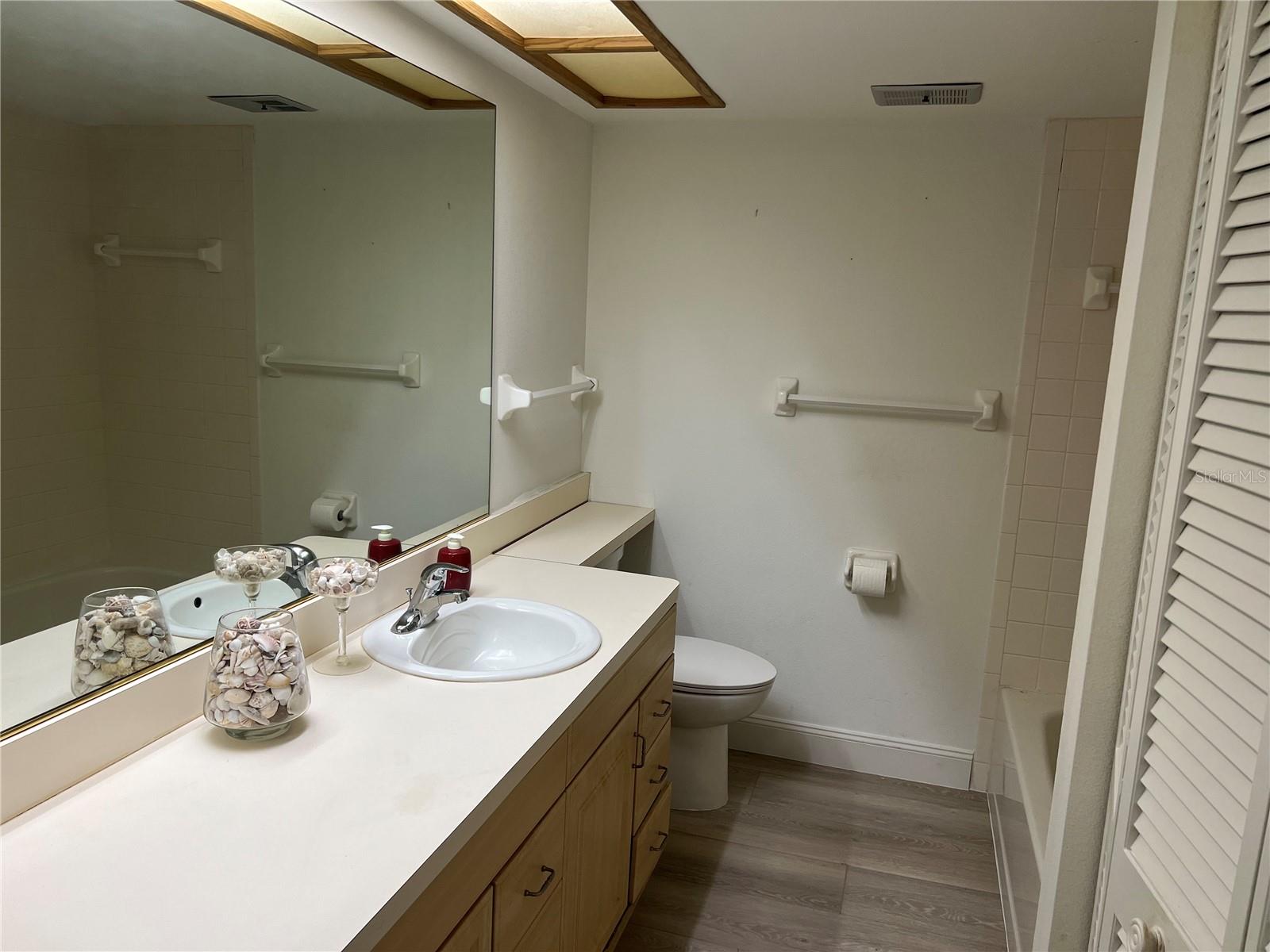 Image 30 of 53 For 333 Woodlake Wynde