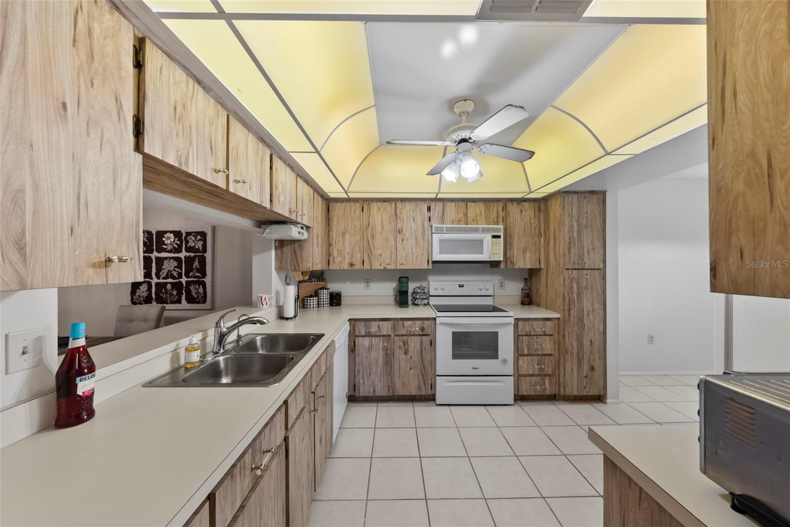 Image 16 of 48 For 2693 Sabal Springs Circle 201