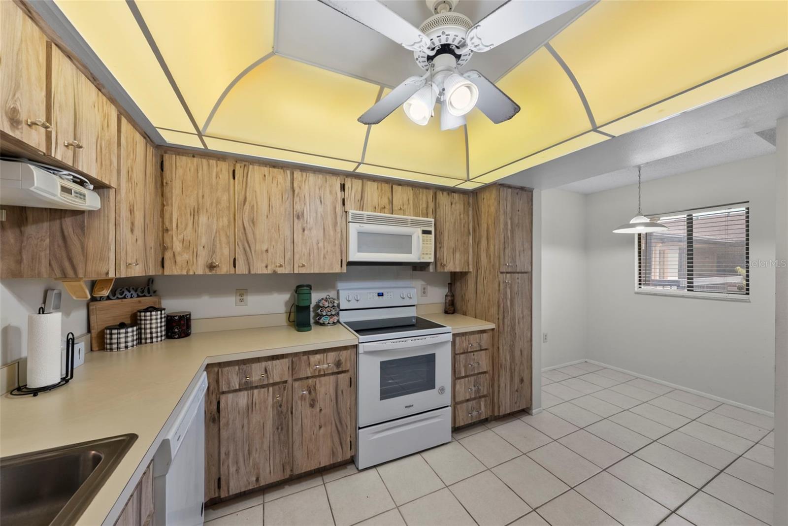 Image 17 of 48 For 2693 Sabal Springs Circle 201
