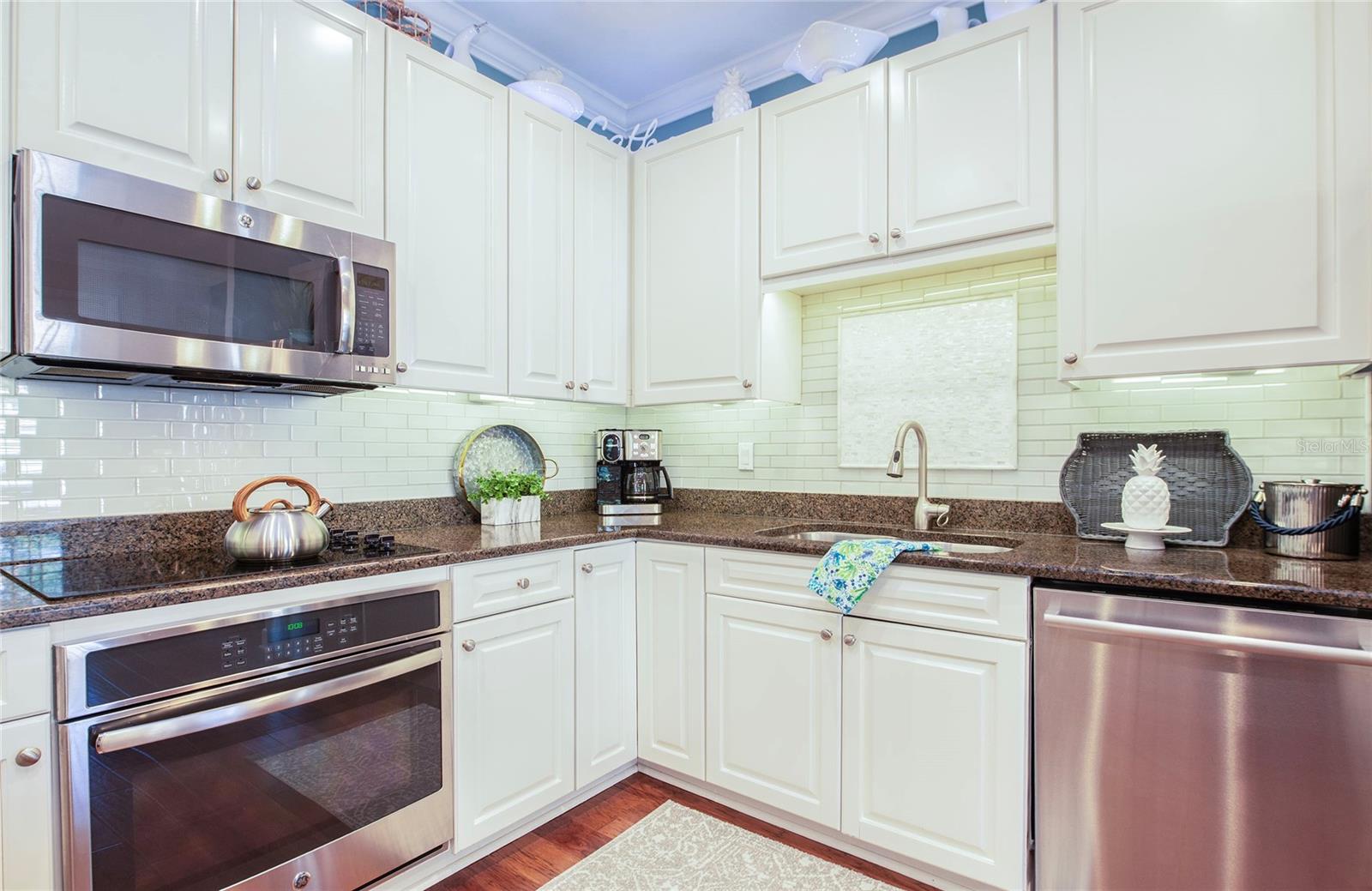 Image 14 of 88 For 6303 Vista Verde Drive E