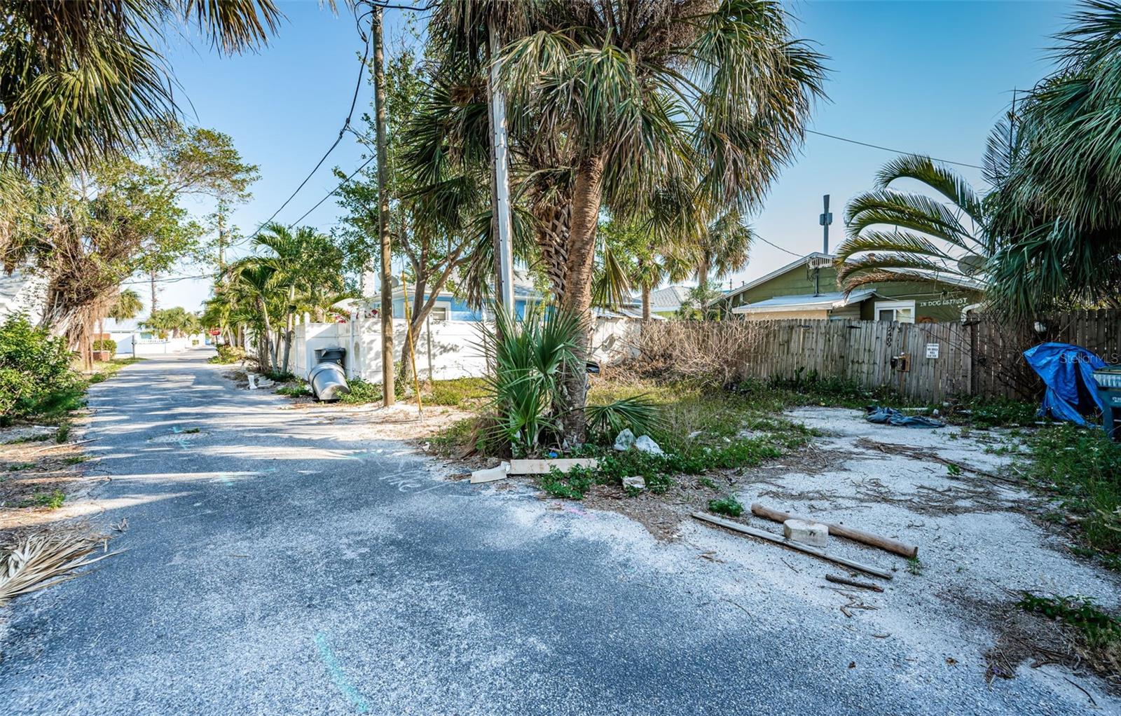 Image 11 of 21 For 12409 Gulf Boulevard