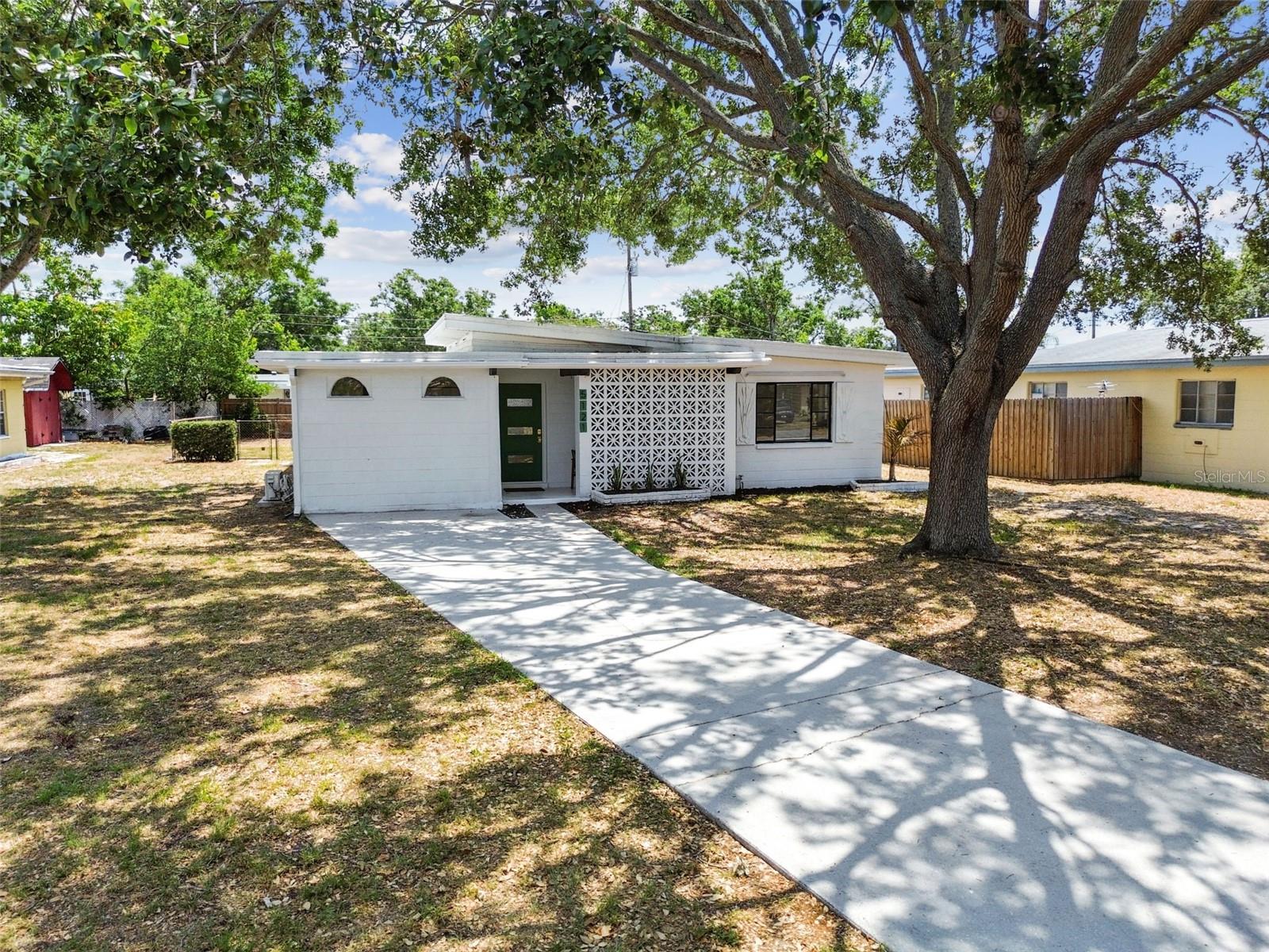 Image 2 of 34 For 5121 Flamingo Drive N