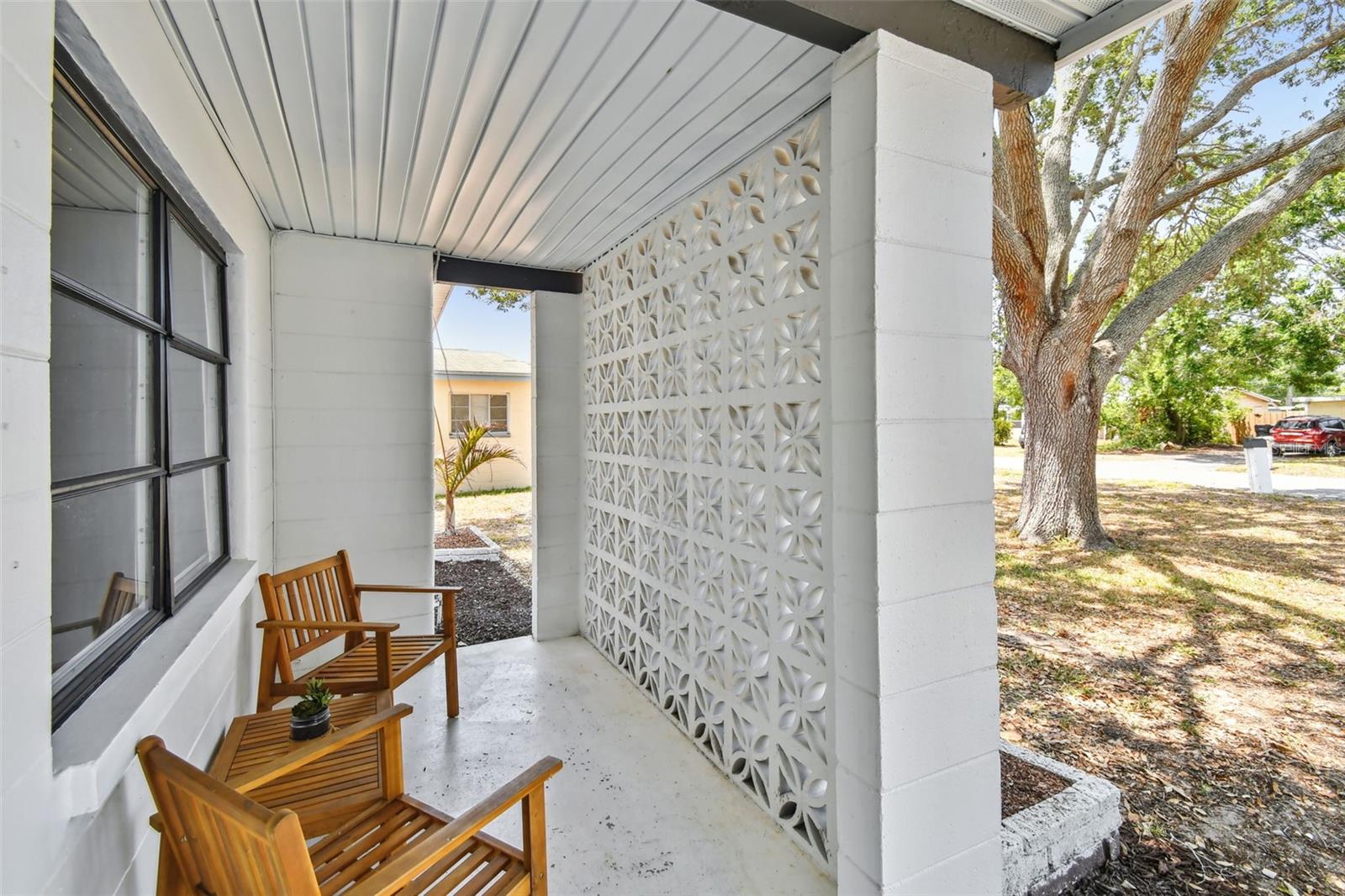 Image 5 of 34 For 5121 Flamingo Drive N