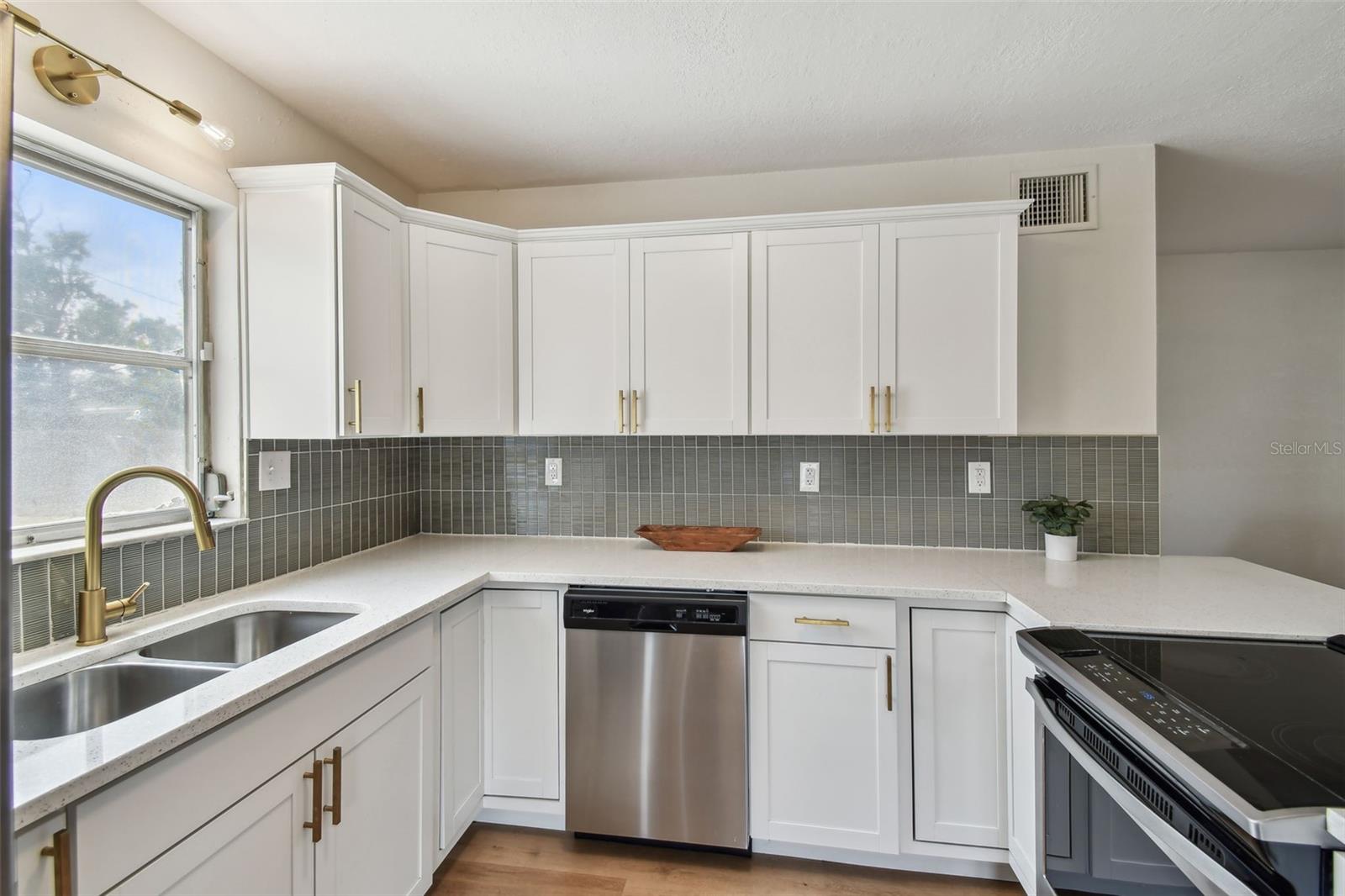 Image 8 of 34 For 5121 Flamingo Drive N