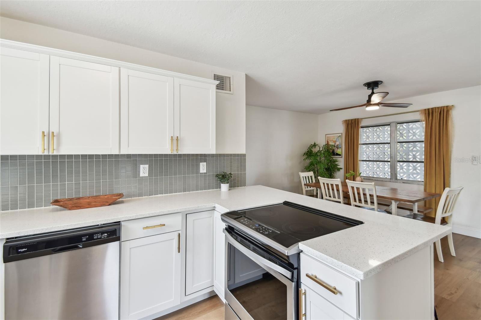 Image 9 of 34 For 5121 Flamingo Drive N