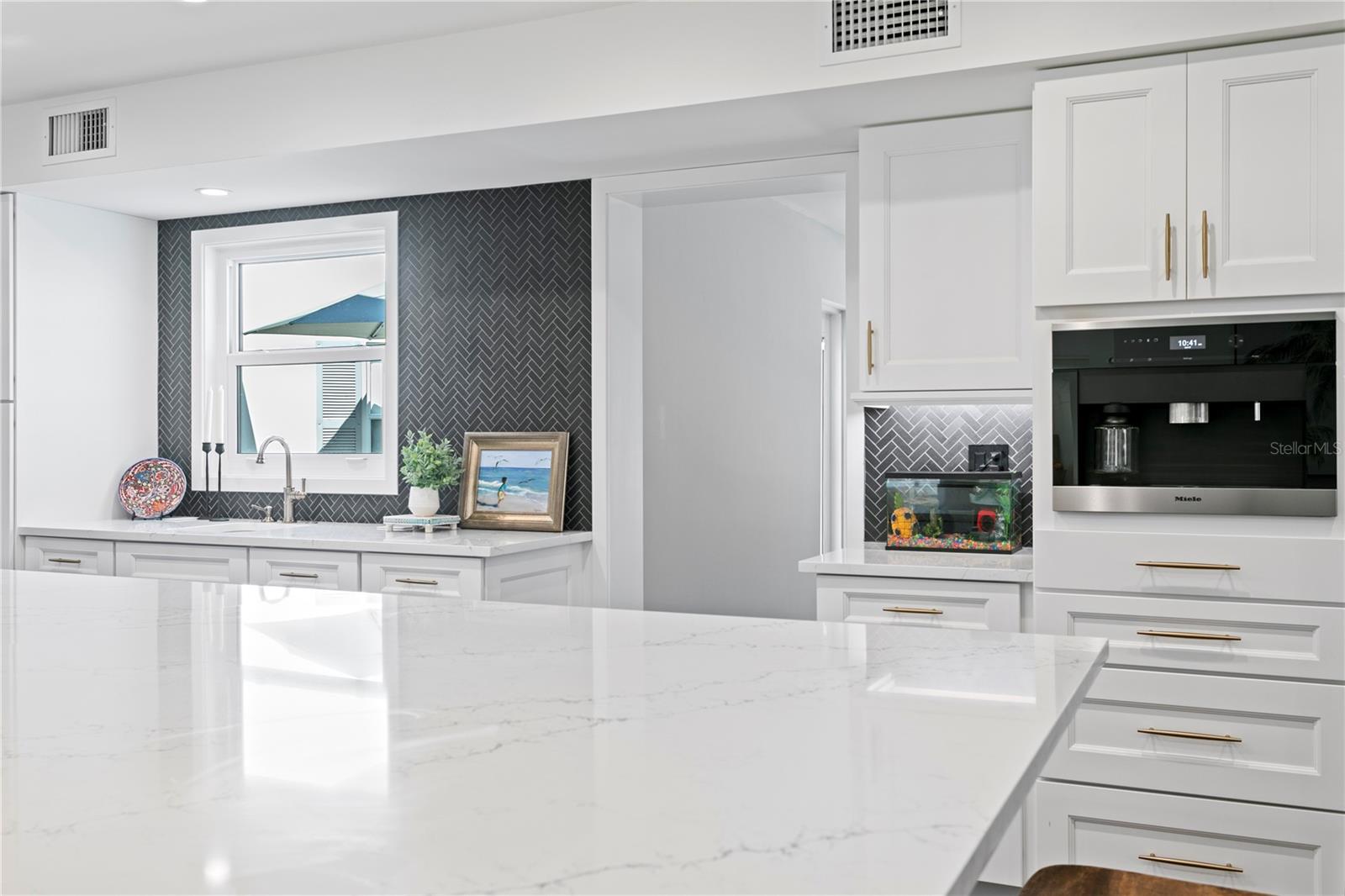 Image 18 of 75 For 4935 Bay Way Place