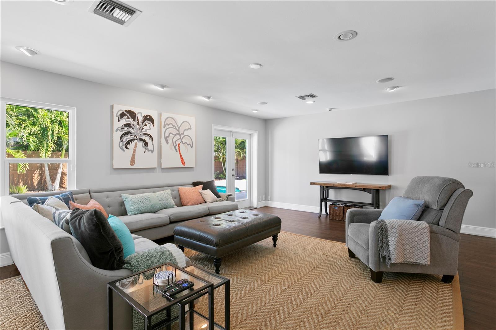 Image 26 of 75 For 4935 Bay Way Place