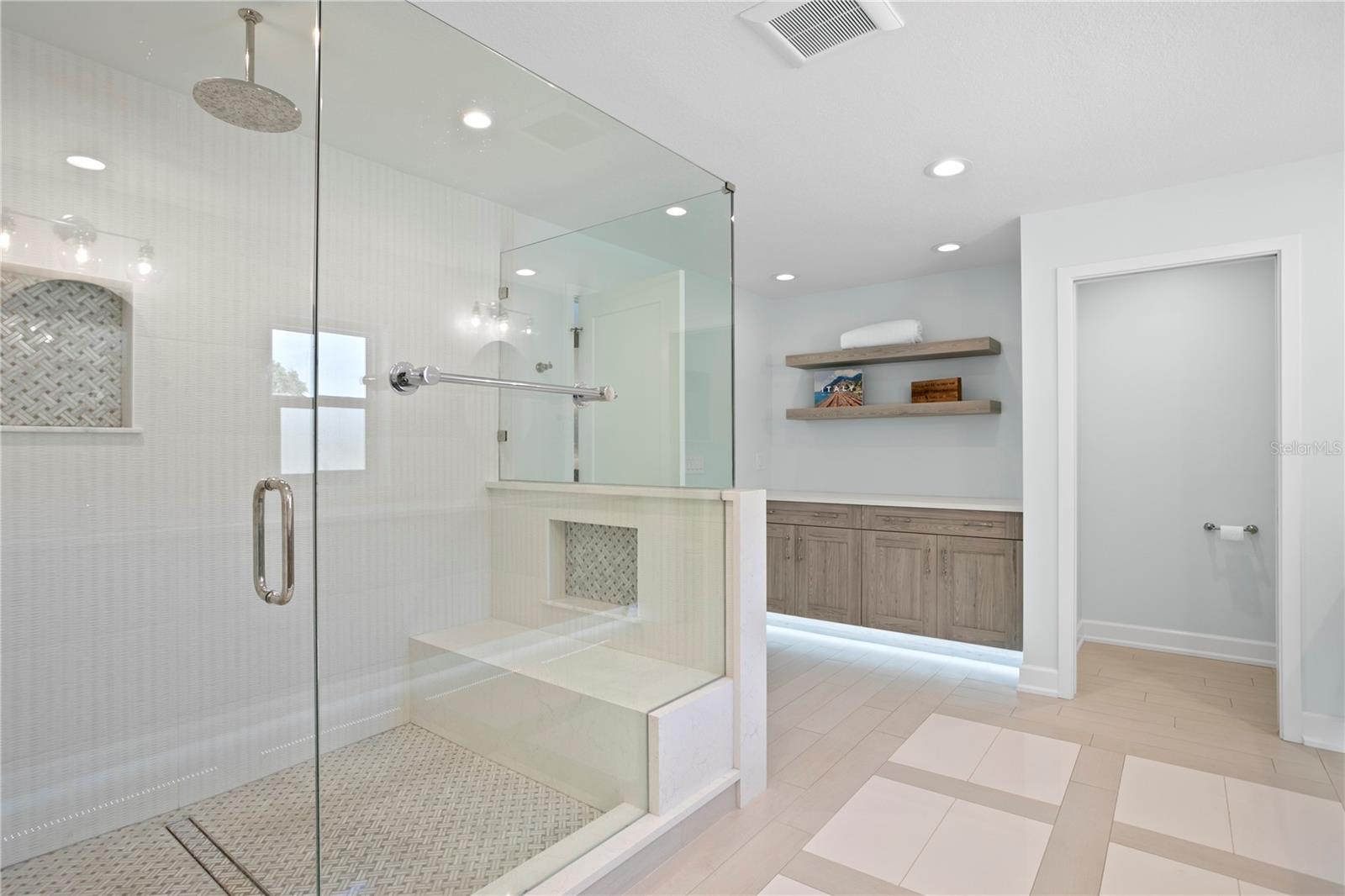 Image 41 of 75 For 4935 Bay Way Place
