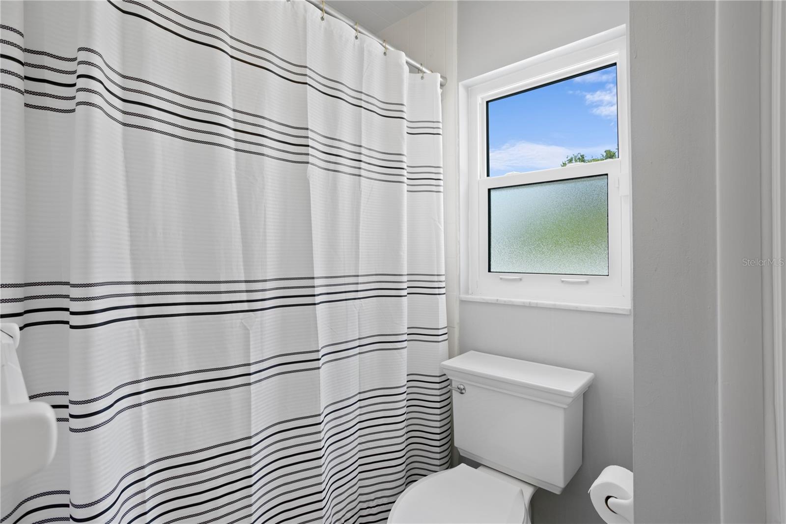 Image 49 of 75 For 4935 Bay Way Place