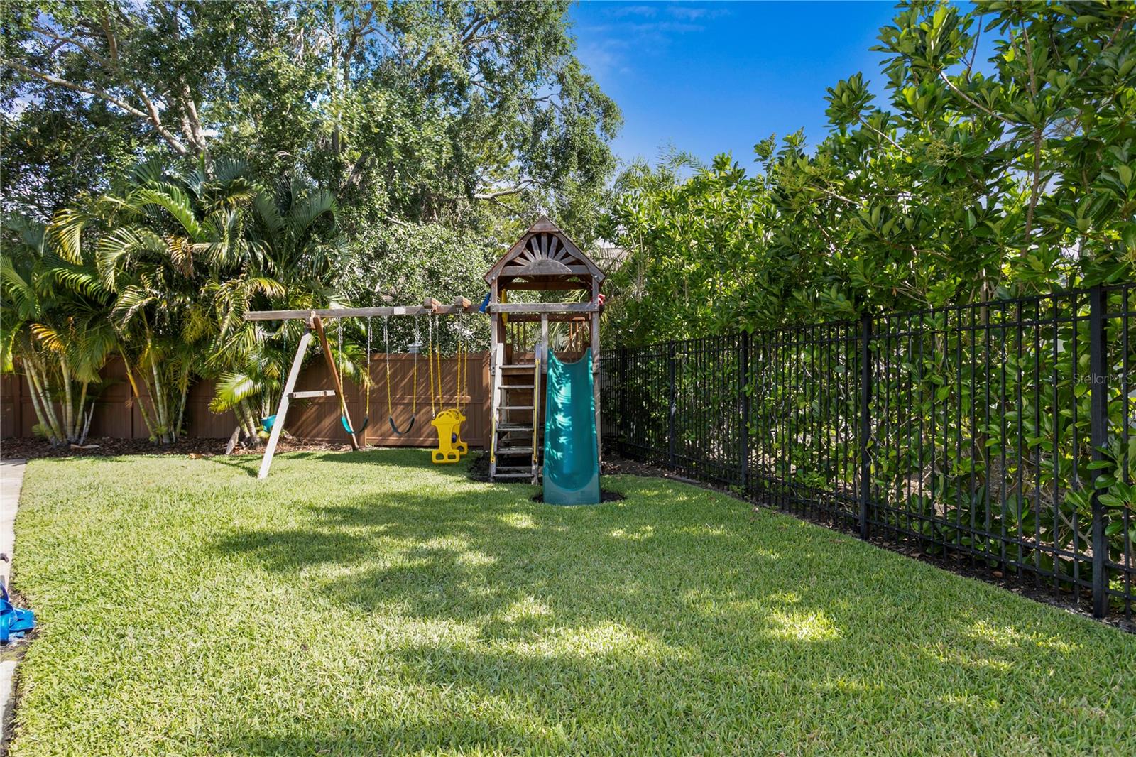 Image 58 of 75 For 4935 Bay Way Place