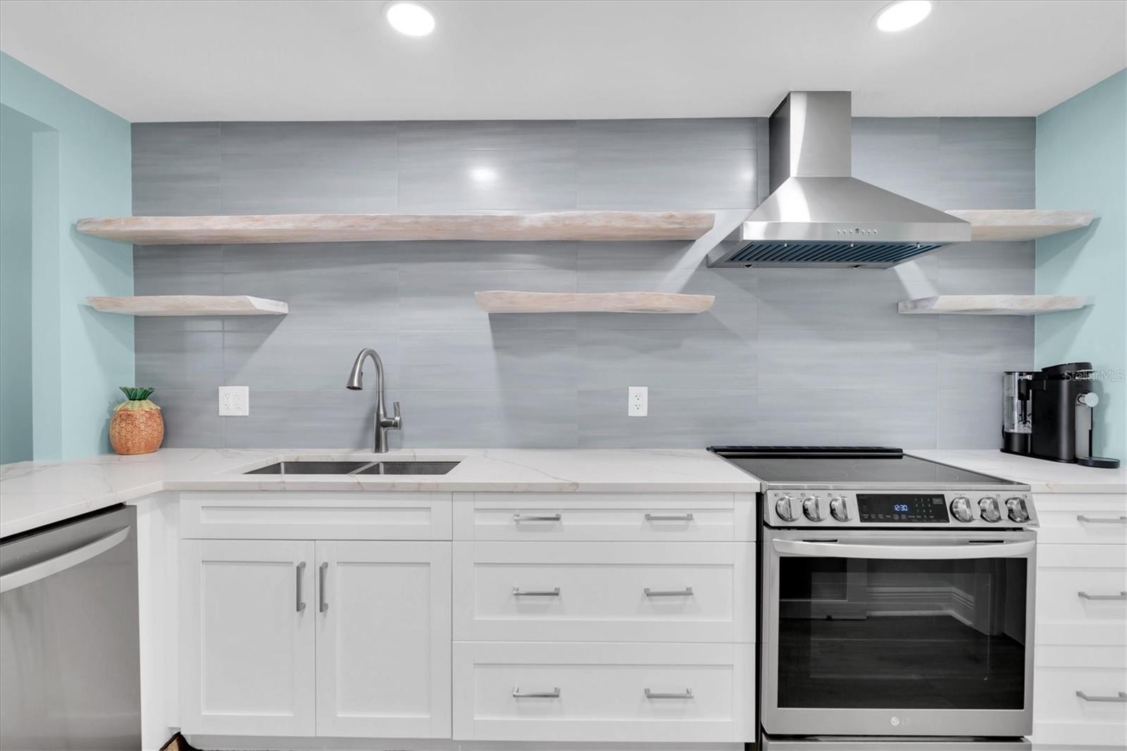Image 10 of 56 For 15400 Gulf Boulevard 202
