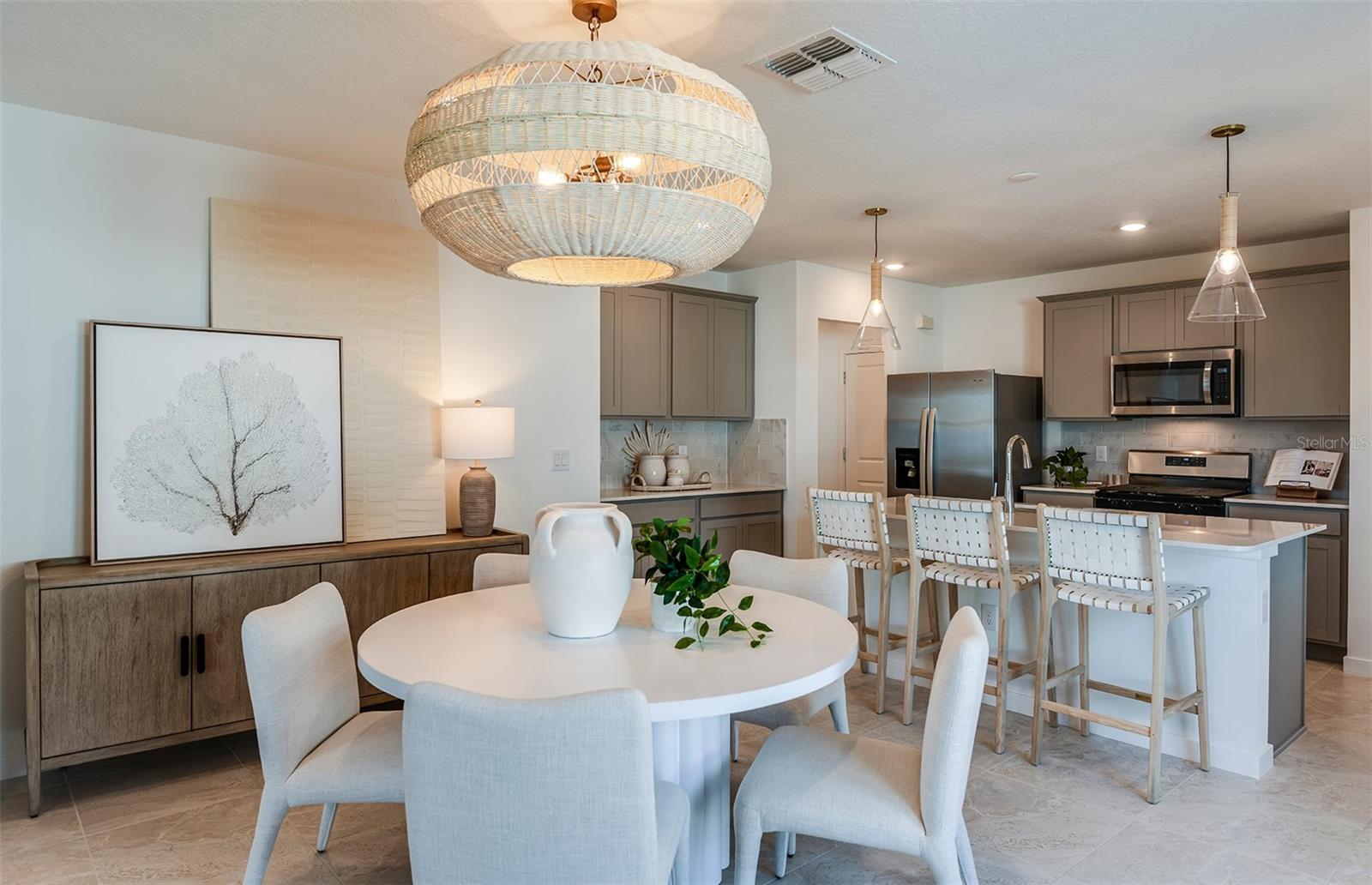 Image 4 of 19 For 9768 Crescent Moon Drive