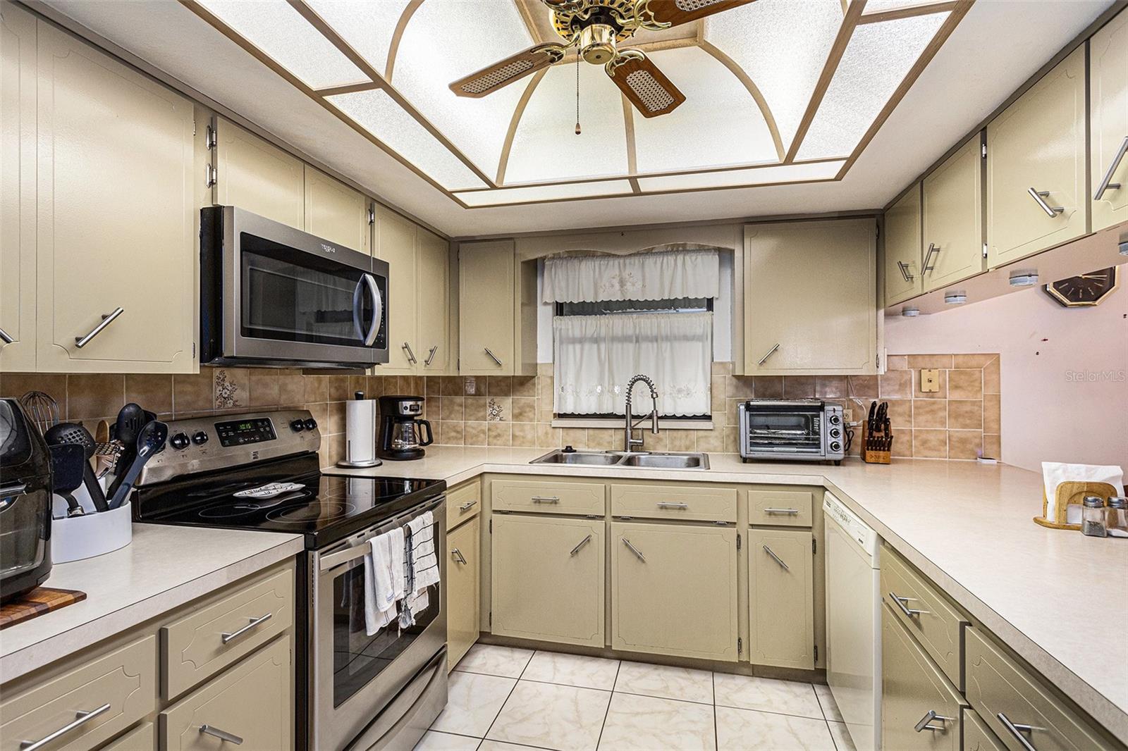 Image 14 of 40 For 4150 Apopka Avenue