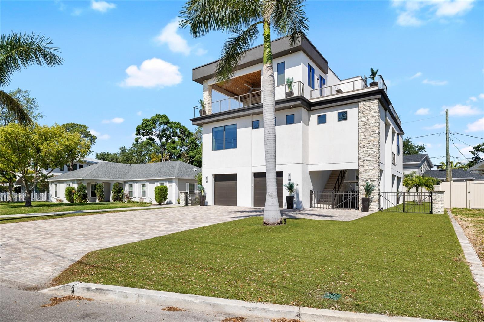 Image 3 of 65 For 706 Davis Boulevard