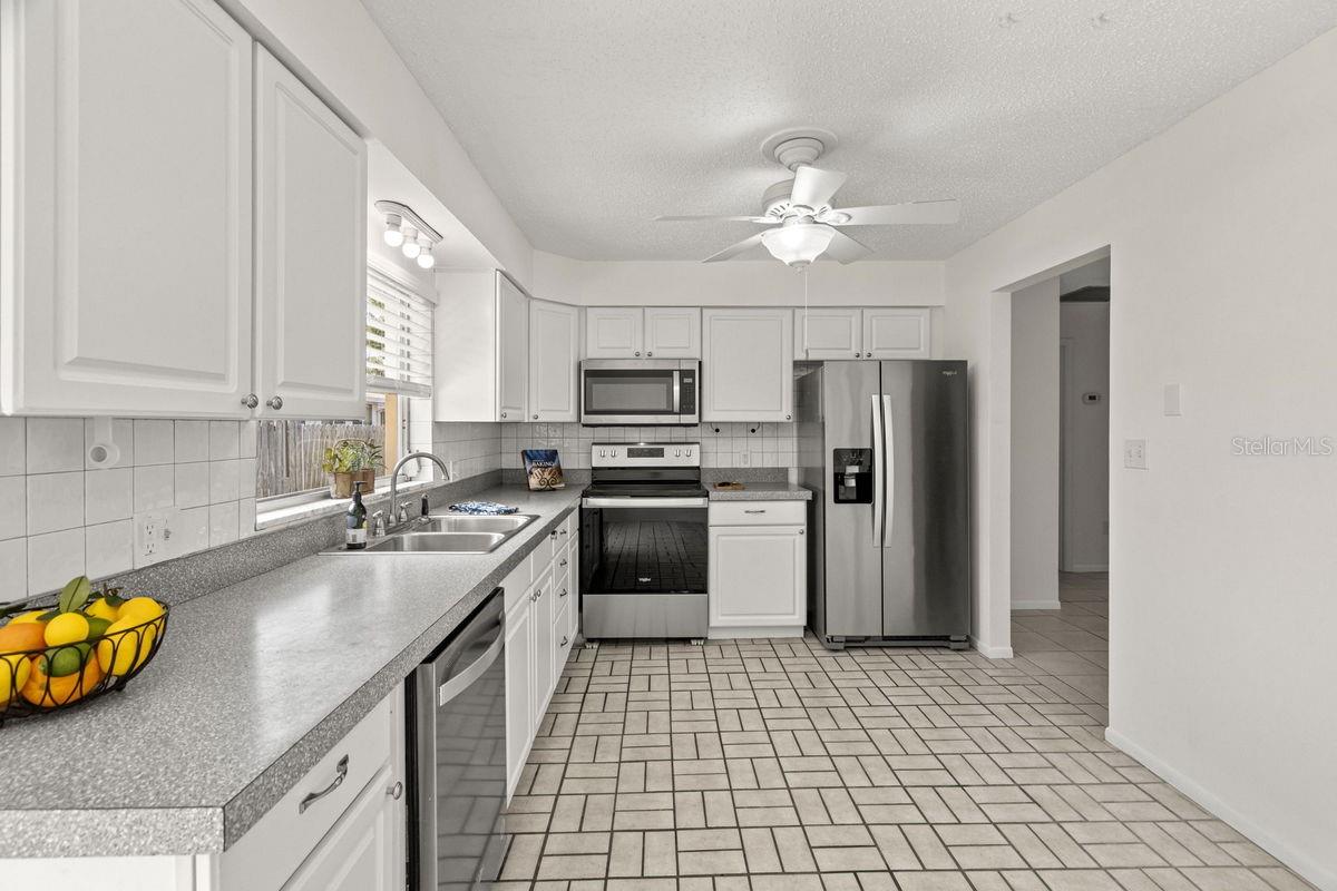 Image 12 of 60 For 834 Cambridge Court
