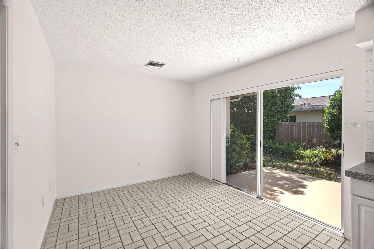 Image 13 of 60 For 834 Cambridge Court