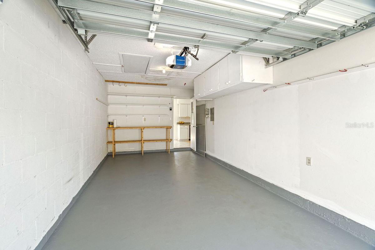 Image 14 of 60 For 834 Cambridge Court