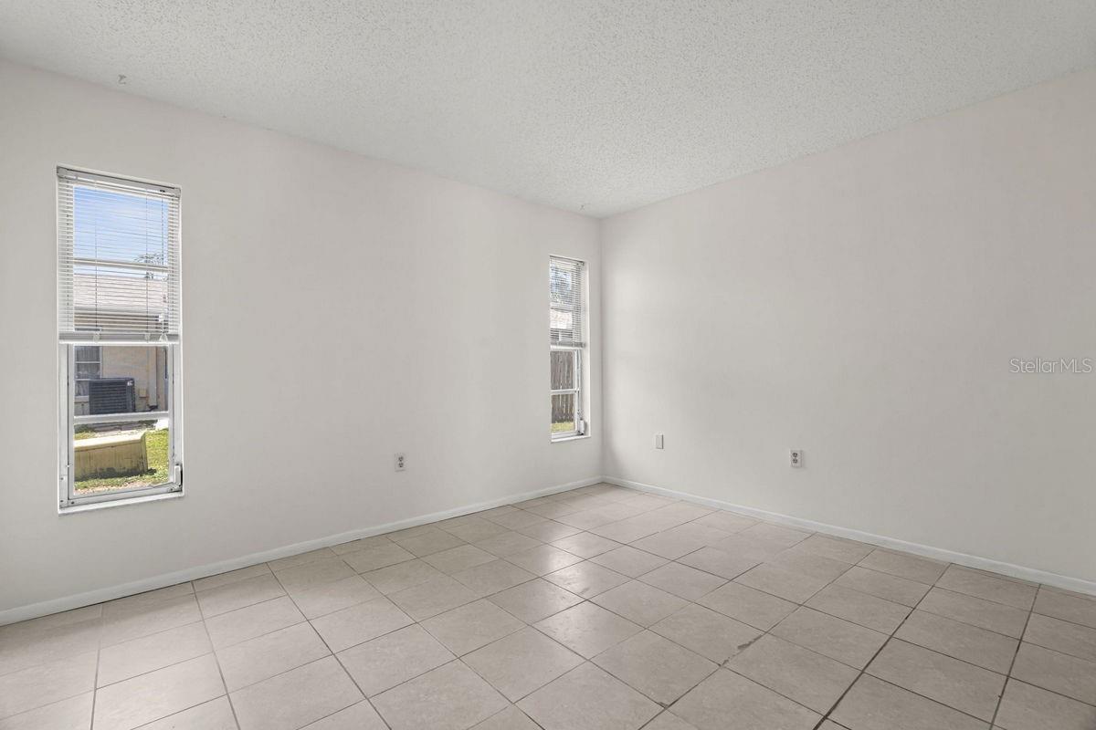 Image 17 of 60 For 834 Cambridge Court