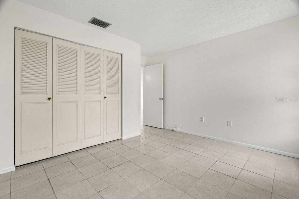 Image 18 of 60 For 834 Cambridge Court